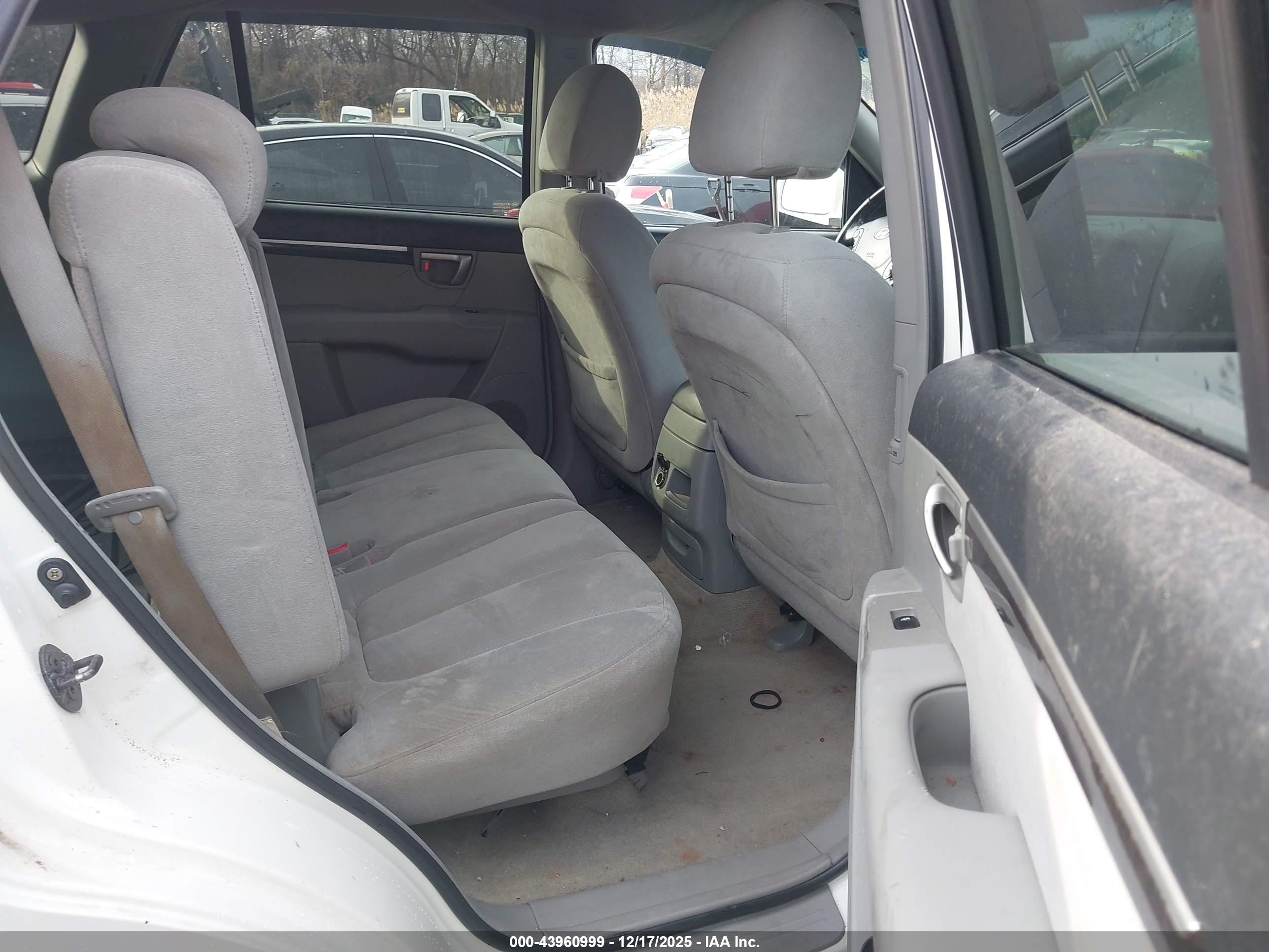 HYUNDAI SANTA image 8