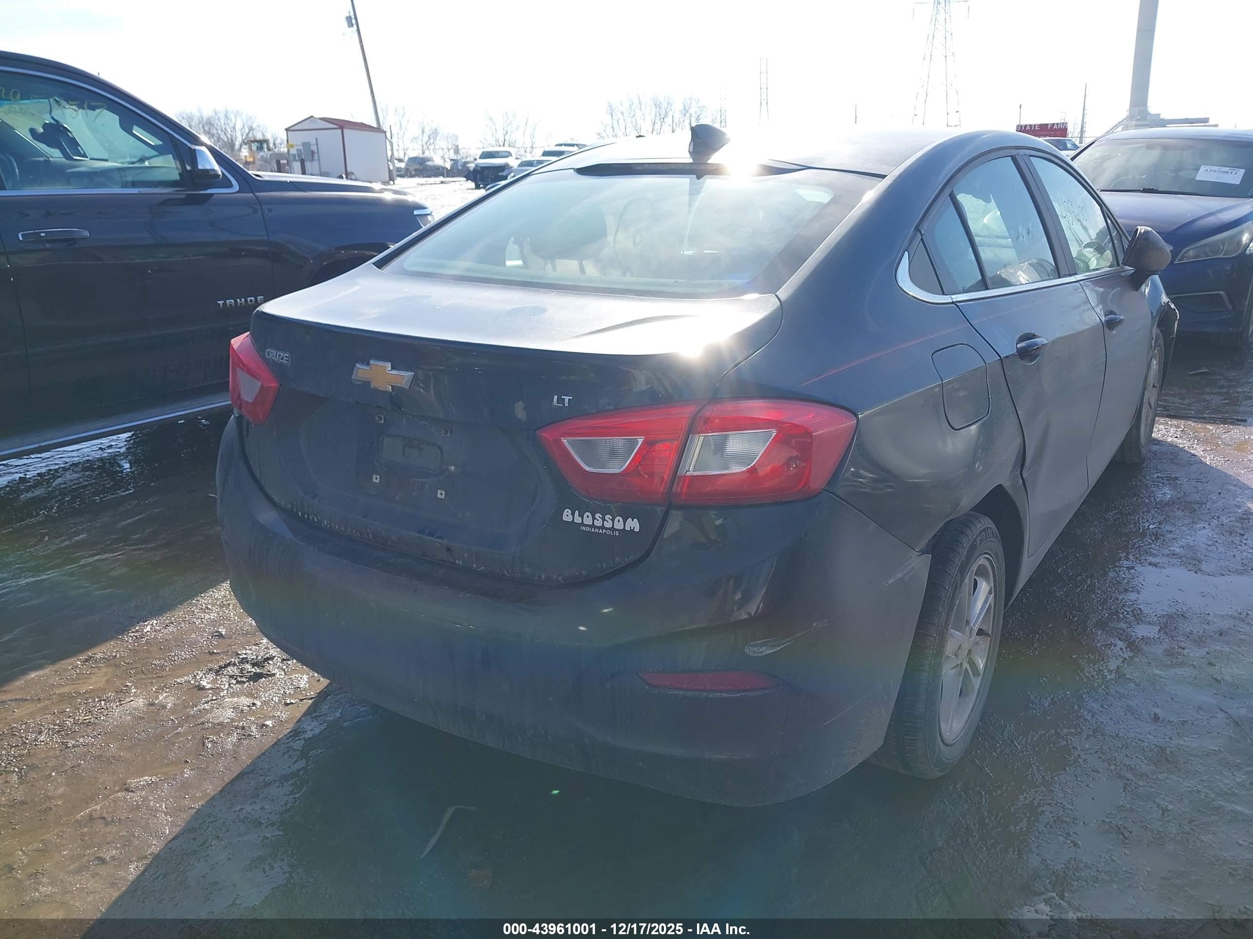 CHEVROLET CRUZE image 4