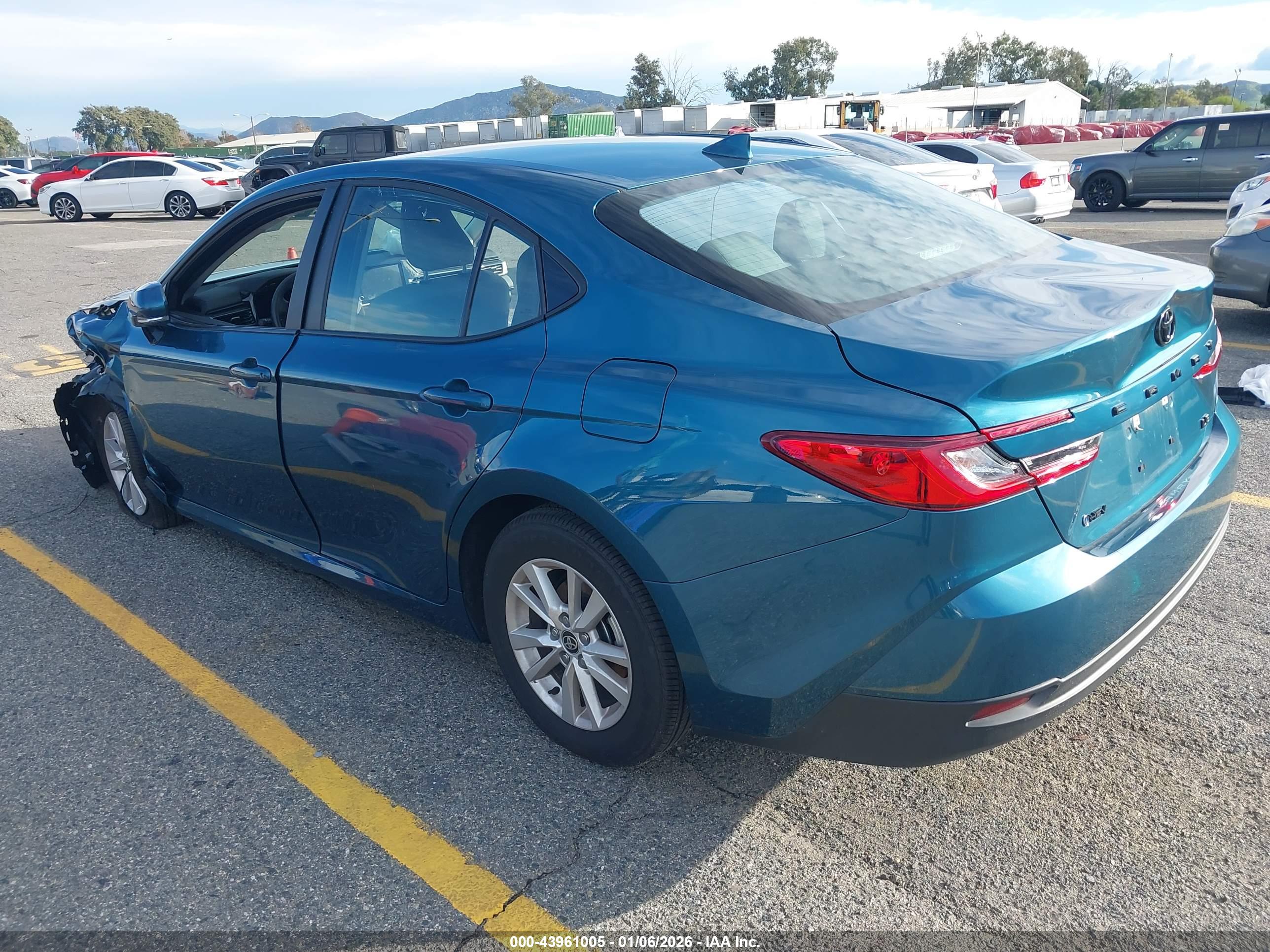 TOYOTA CAMRY image 3