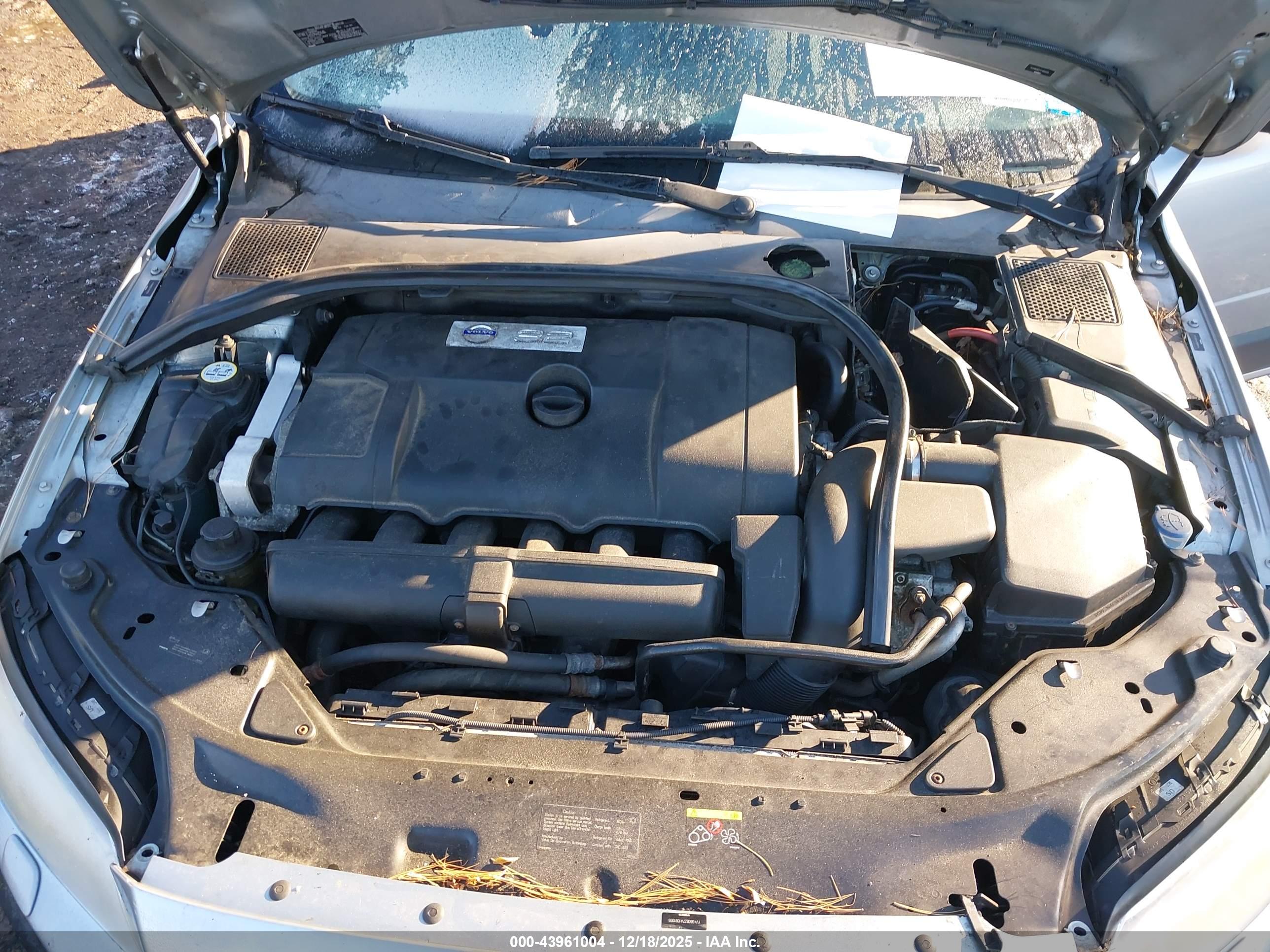 VOLVO XC70 image 10