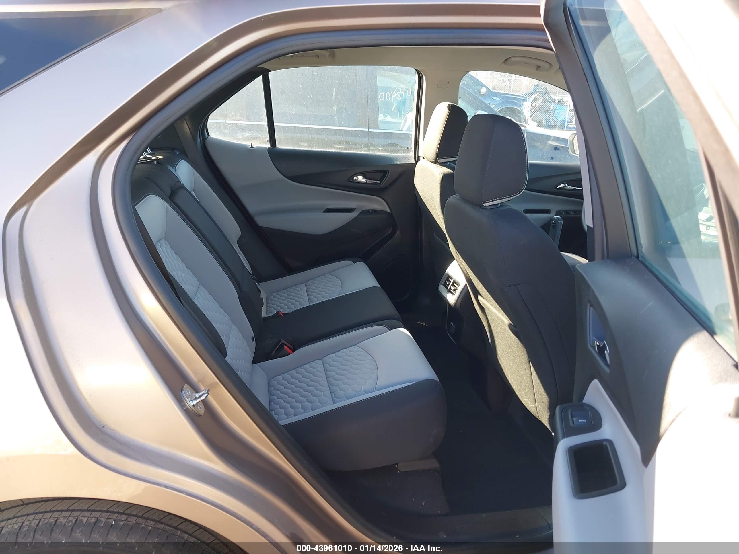 CHEVROLET EQUINOX image 8