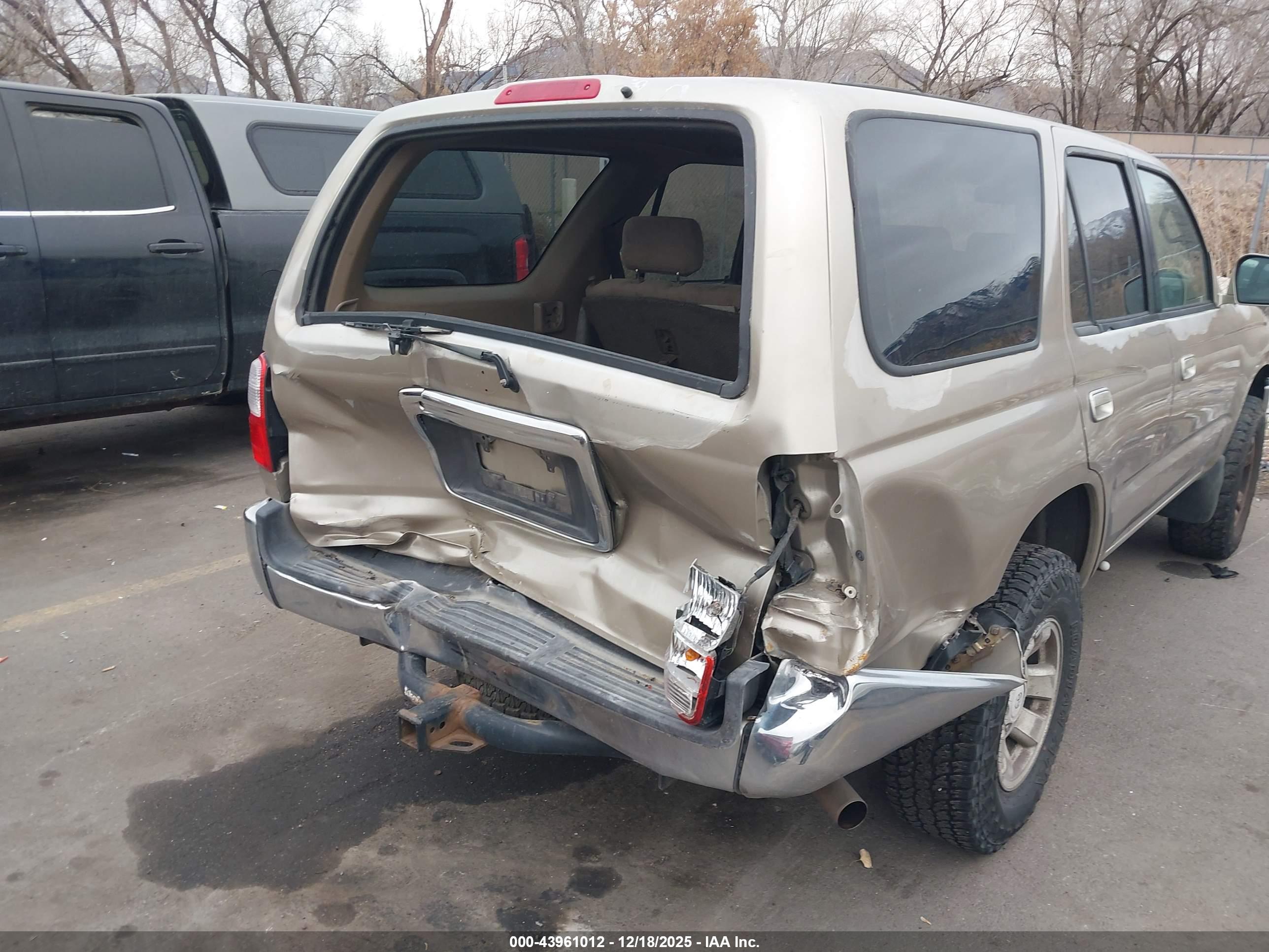 TOYOTA 4RUNNER image 6