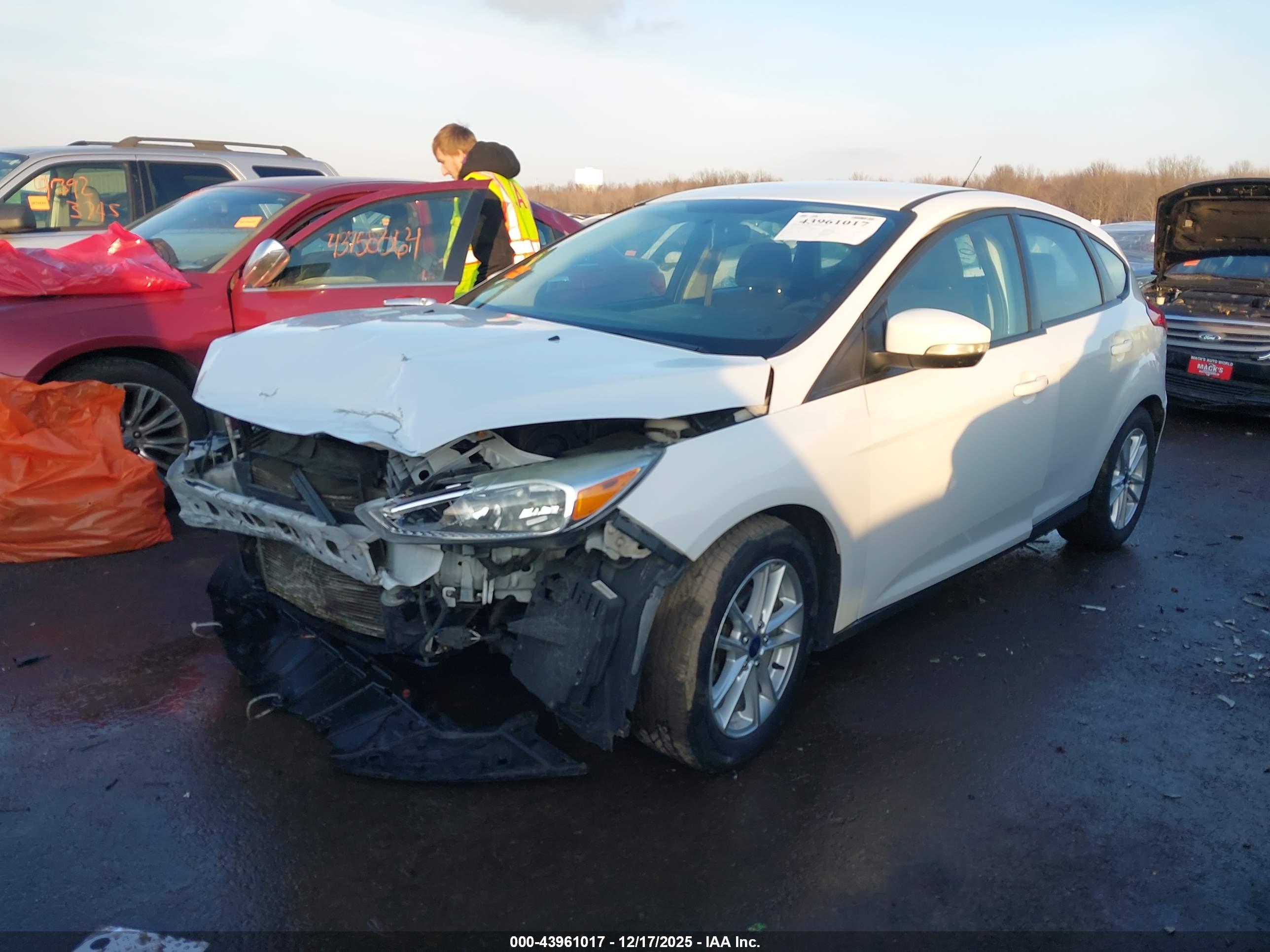 FORD FOCUS image 2