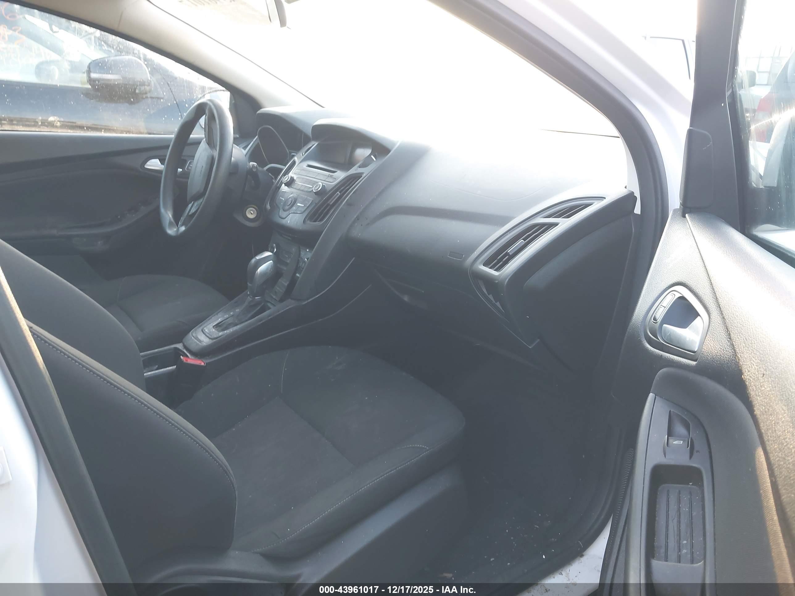 FORD FOCUS image 5