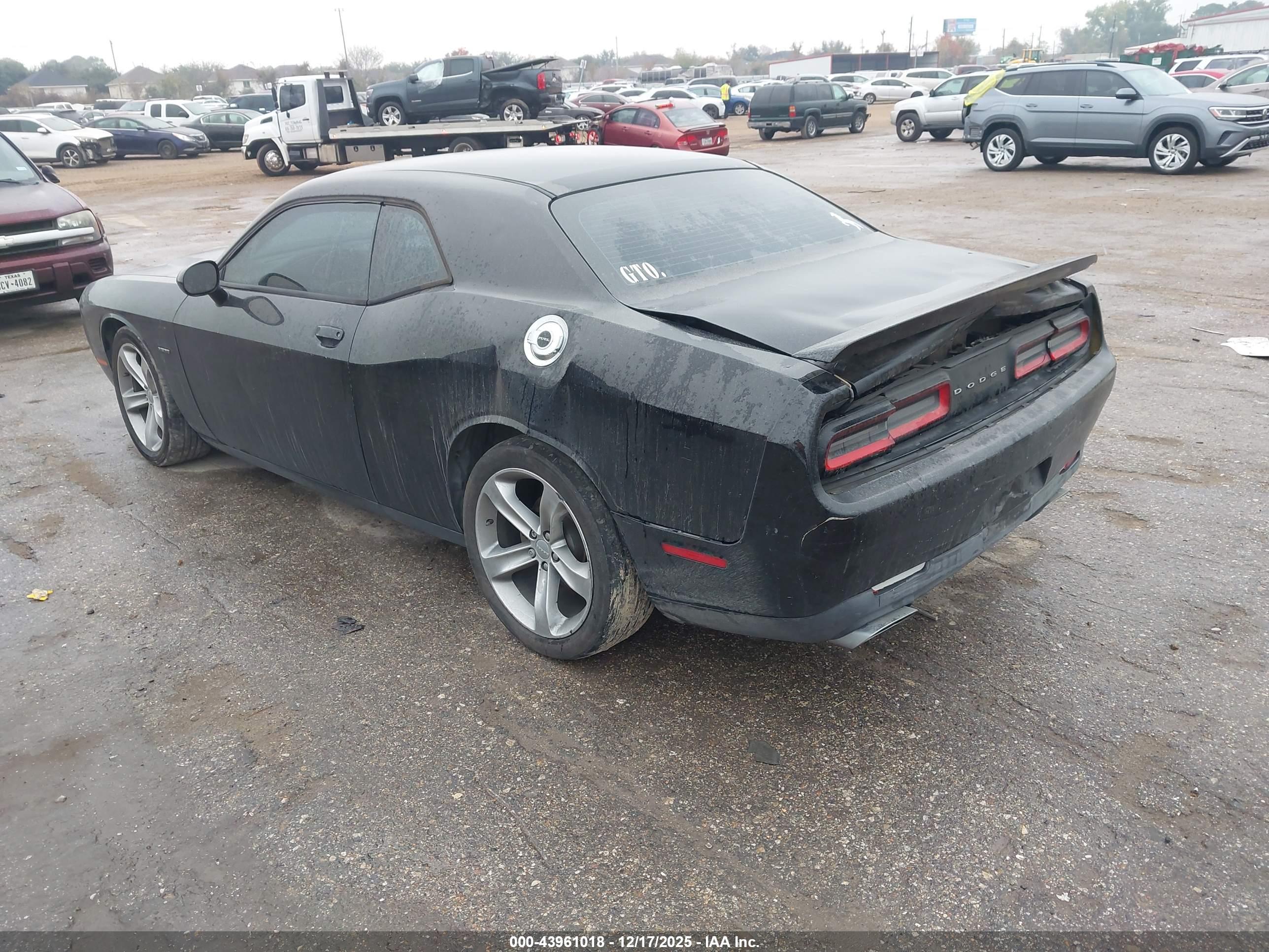DODGE CHALLENGER image 3
