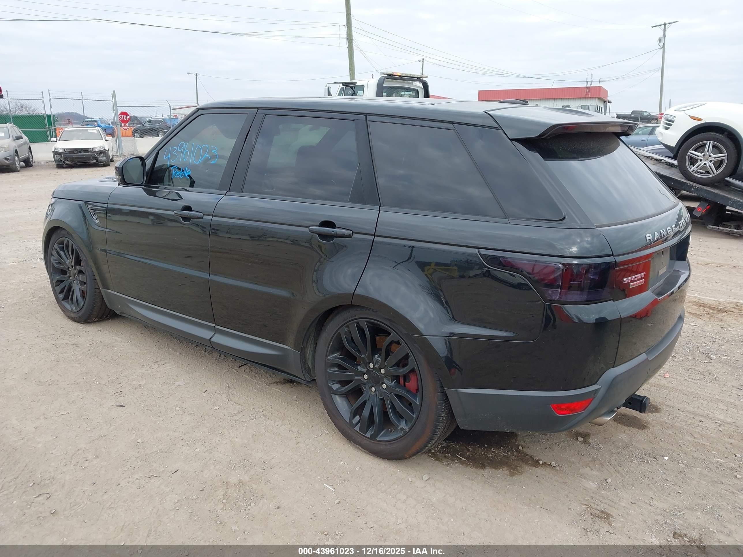 LAND ROVER image 3