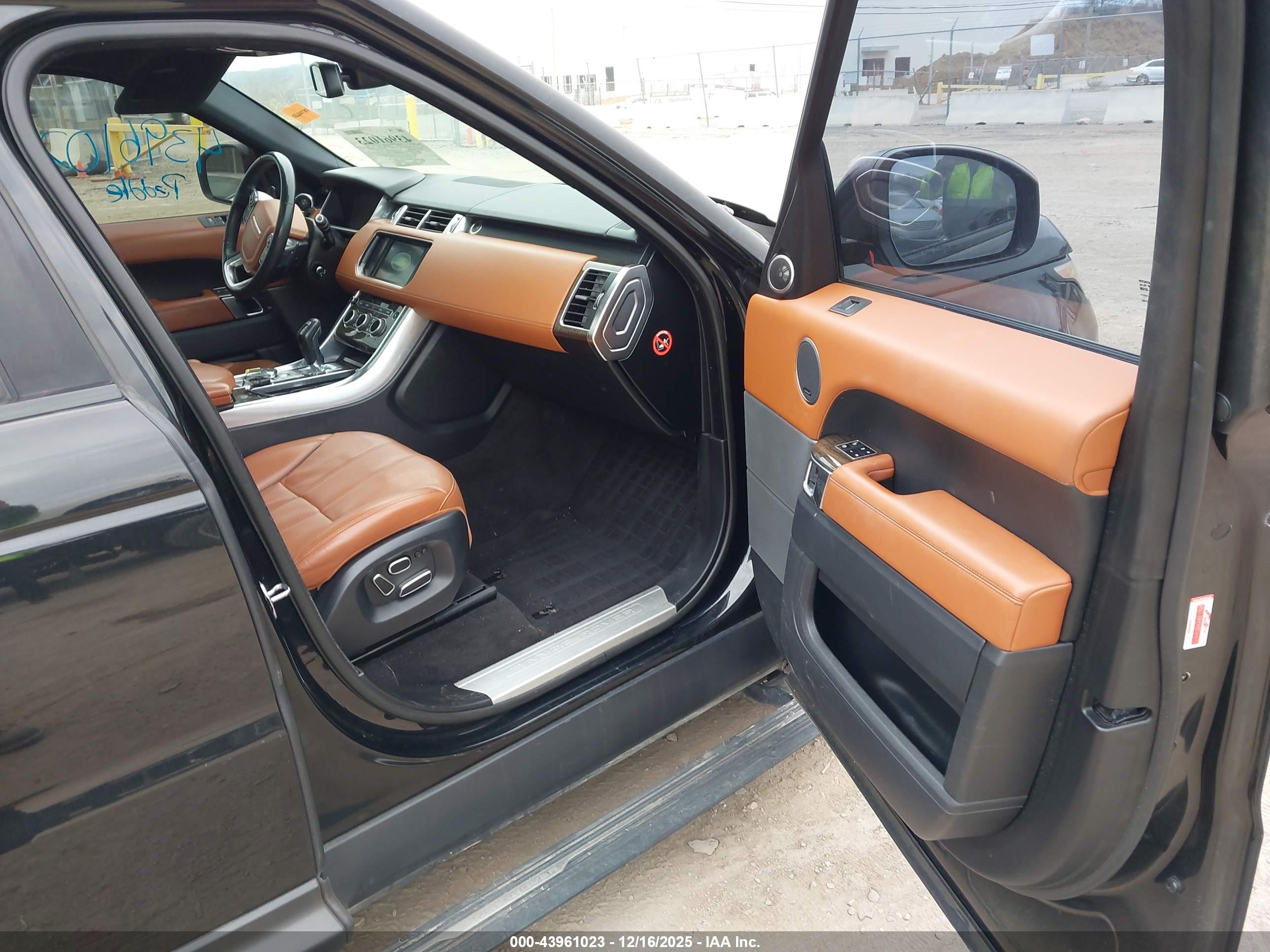 LAND ROVER image 5