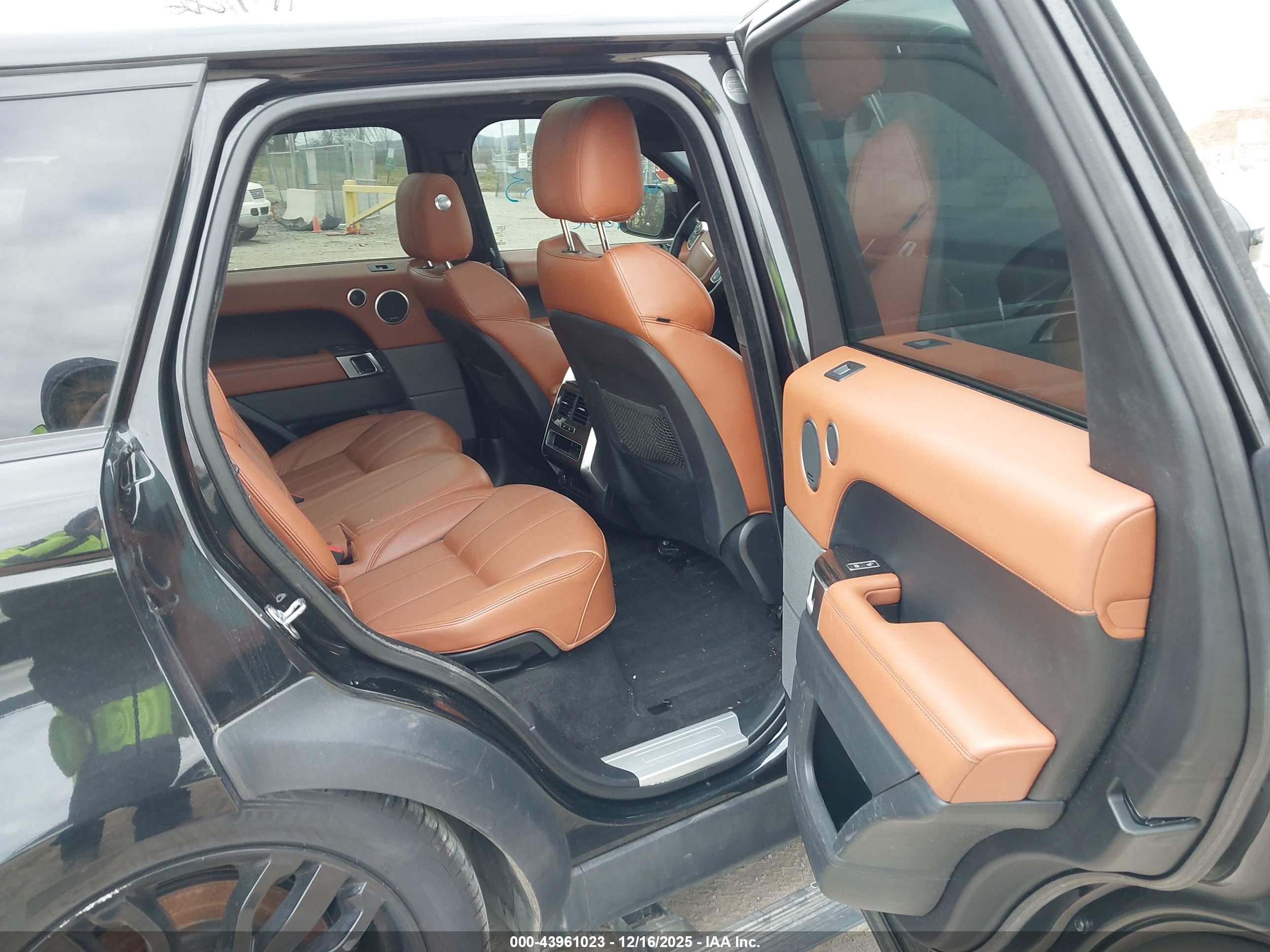 LAND ROVER image 8