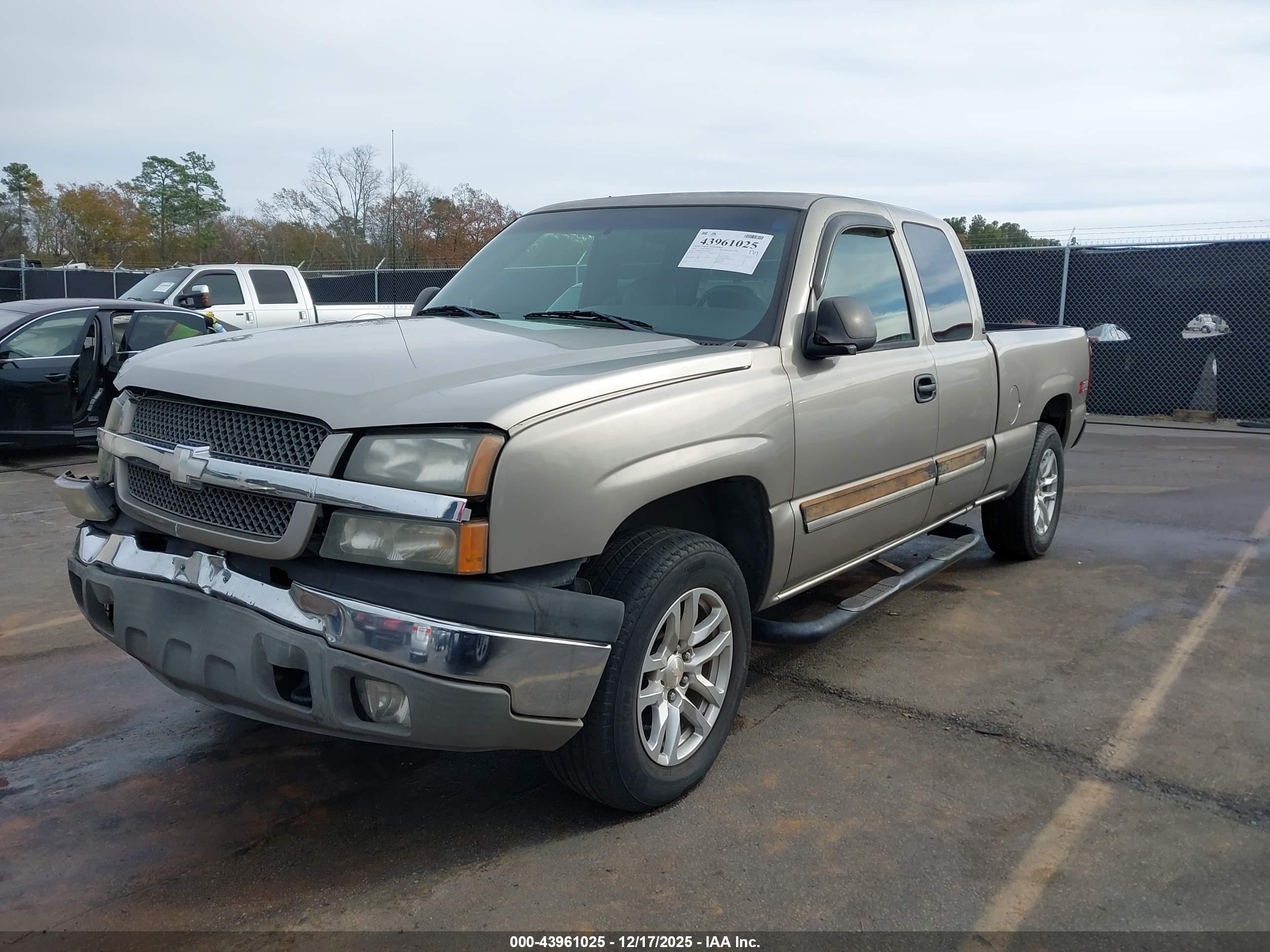 CHEVROLET SILVERADO image 2