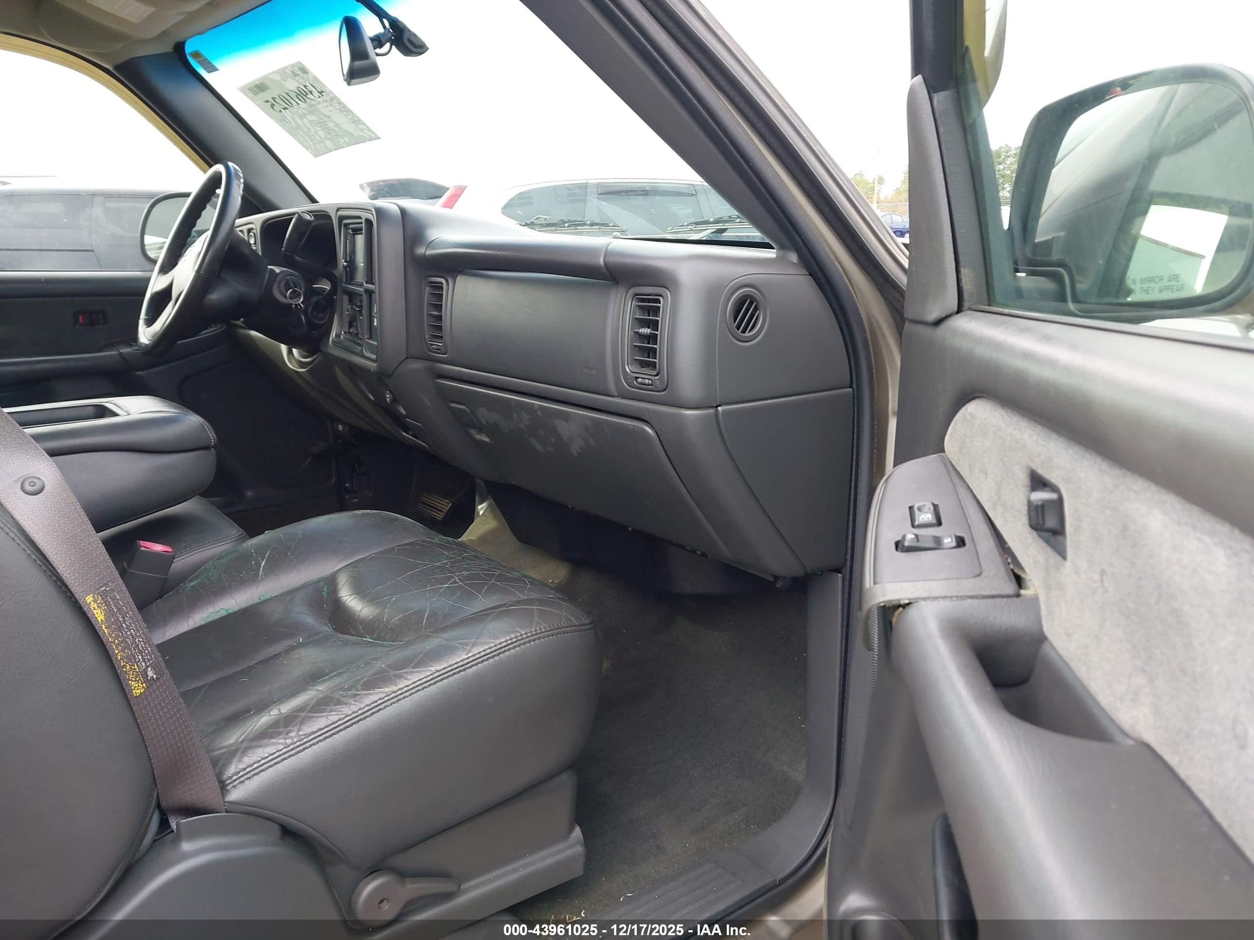 CHEVROLET SILVERADO image 5