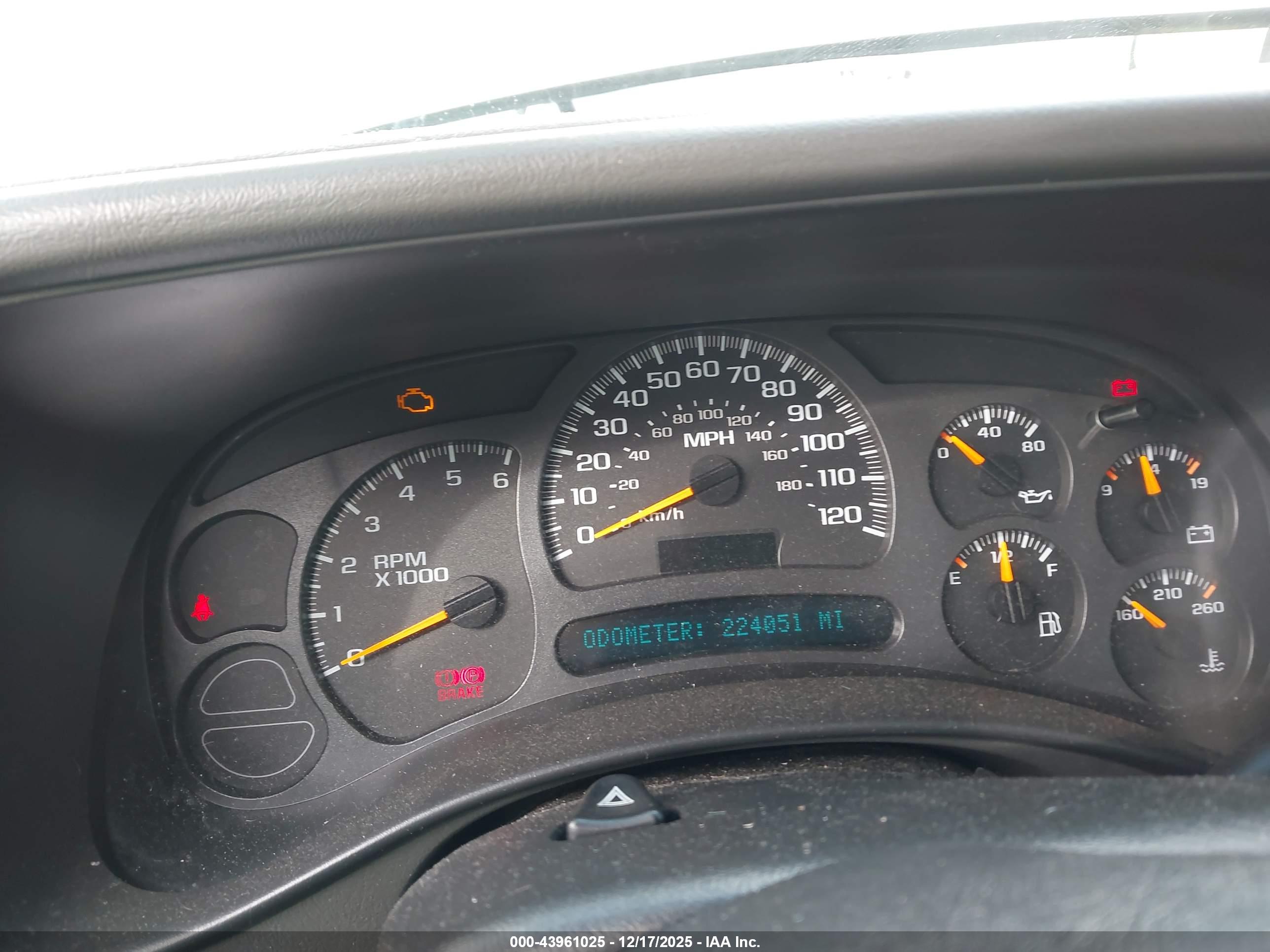 CHEVROLET SILVERADO image 7