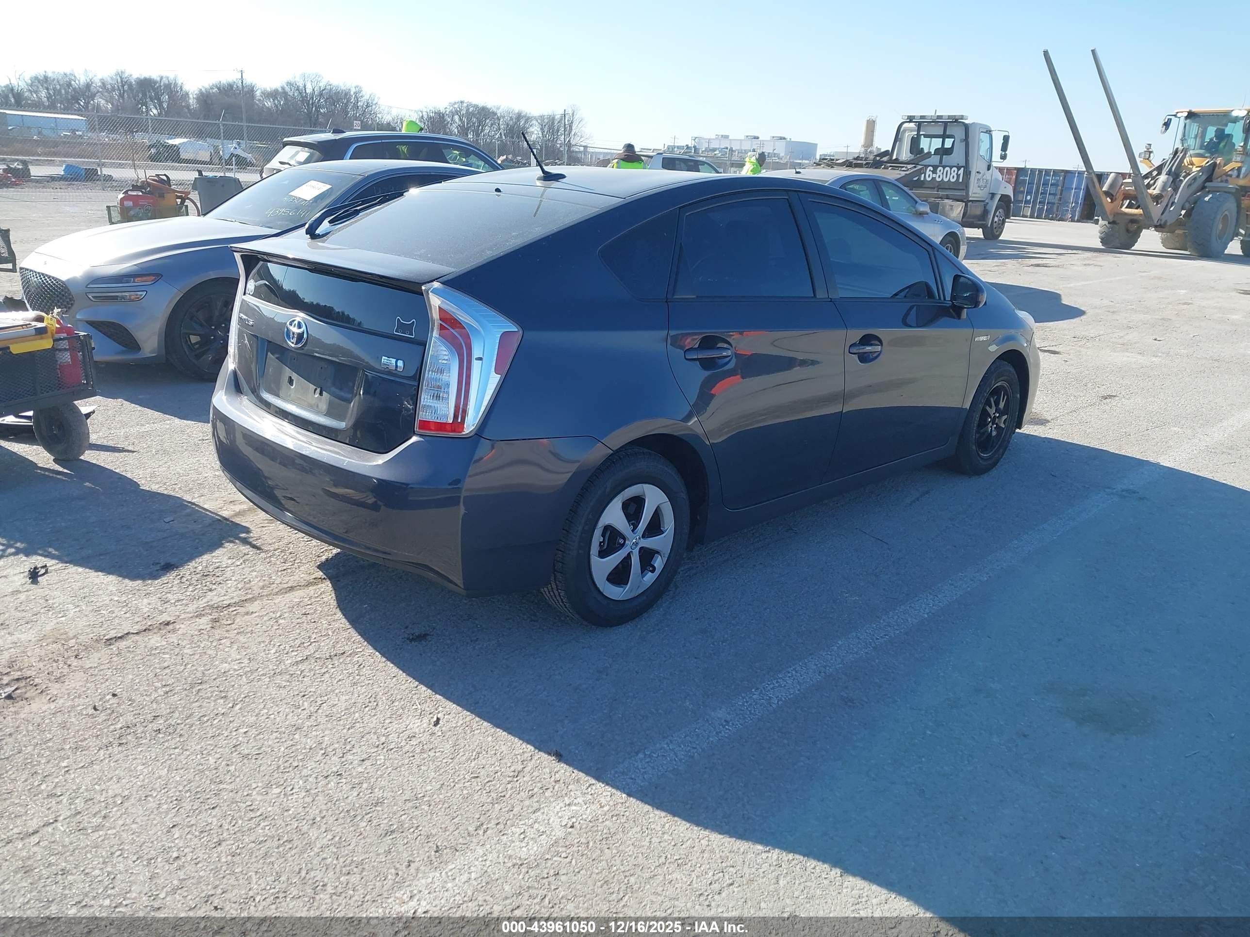 TOYOTA PRIUS image 4