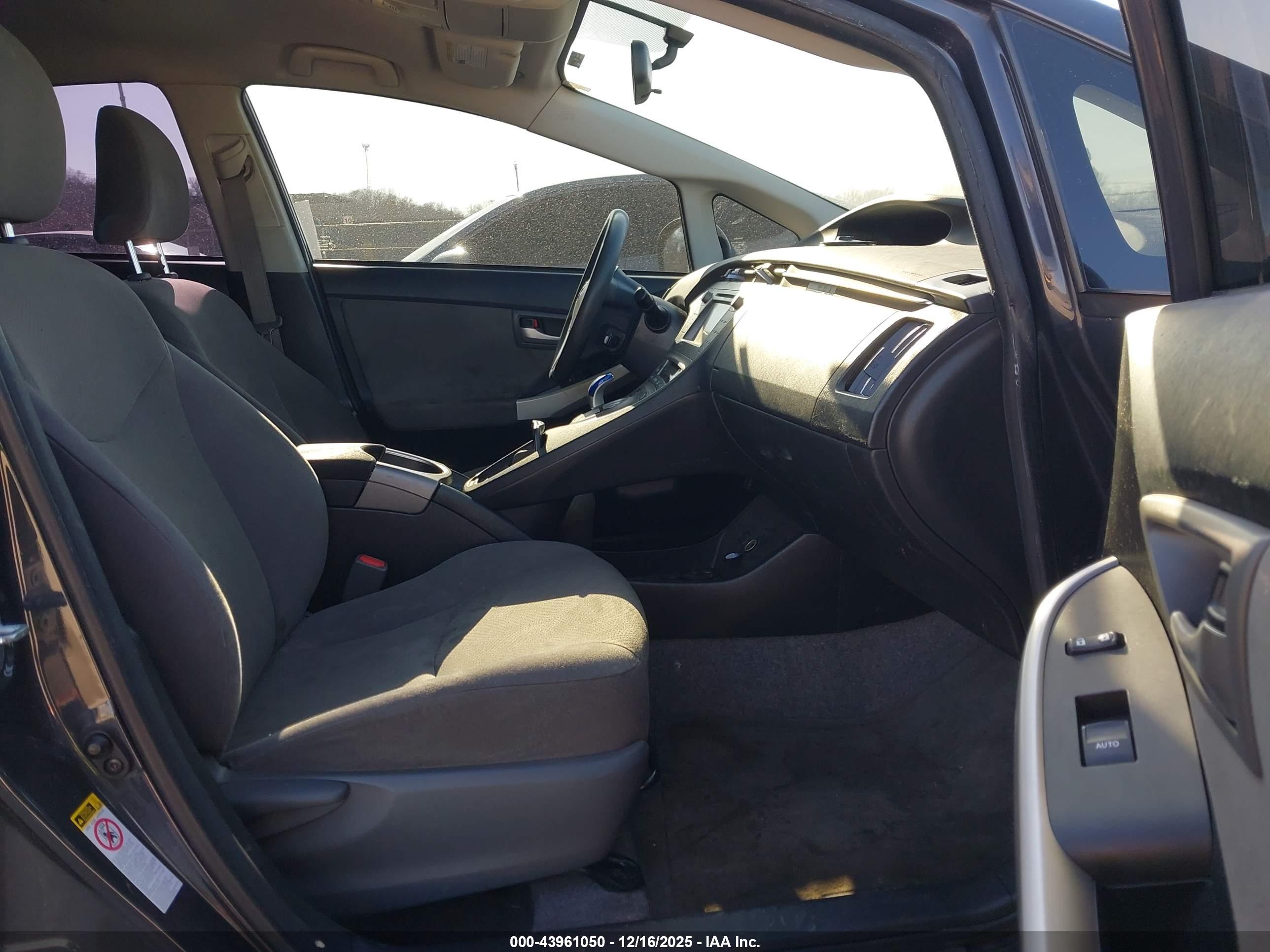 TOYOTA PRIUS image 5