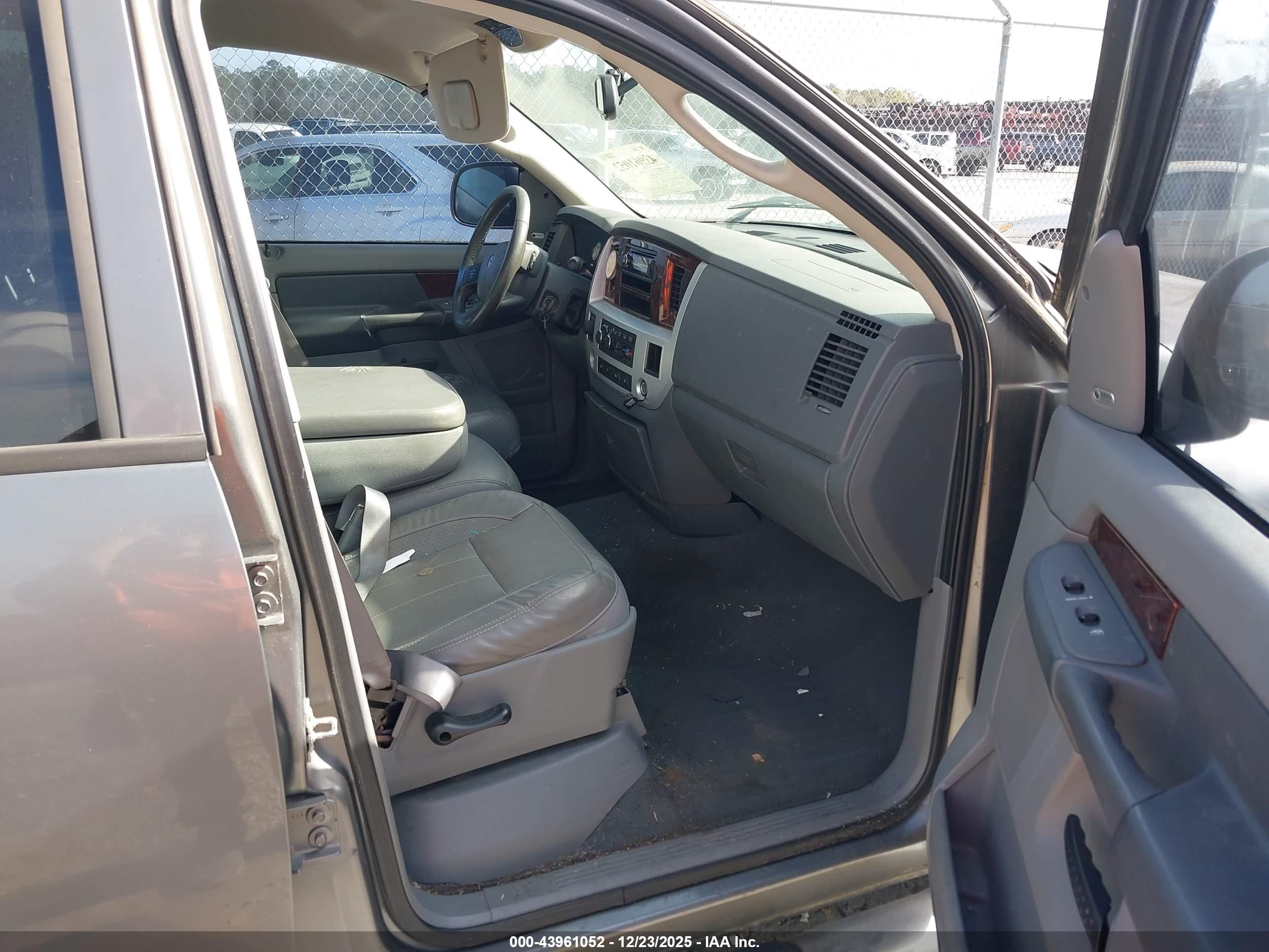 DODGE RAM image 5
