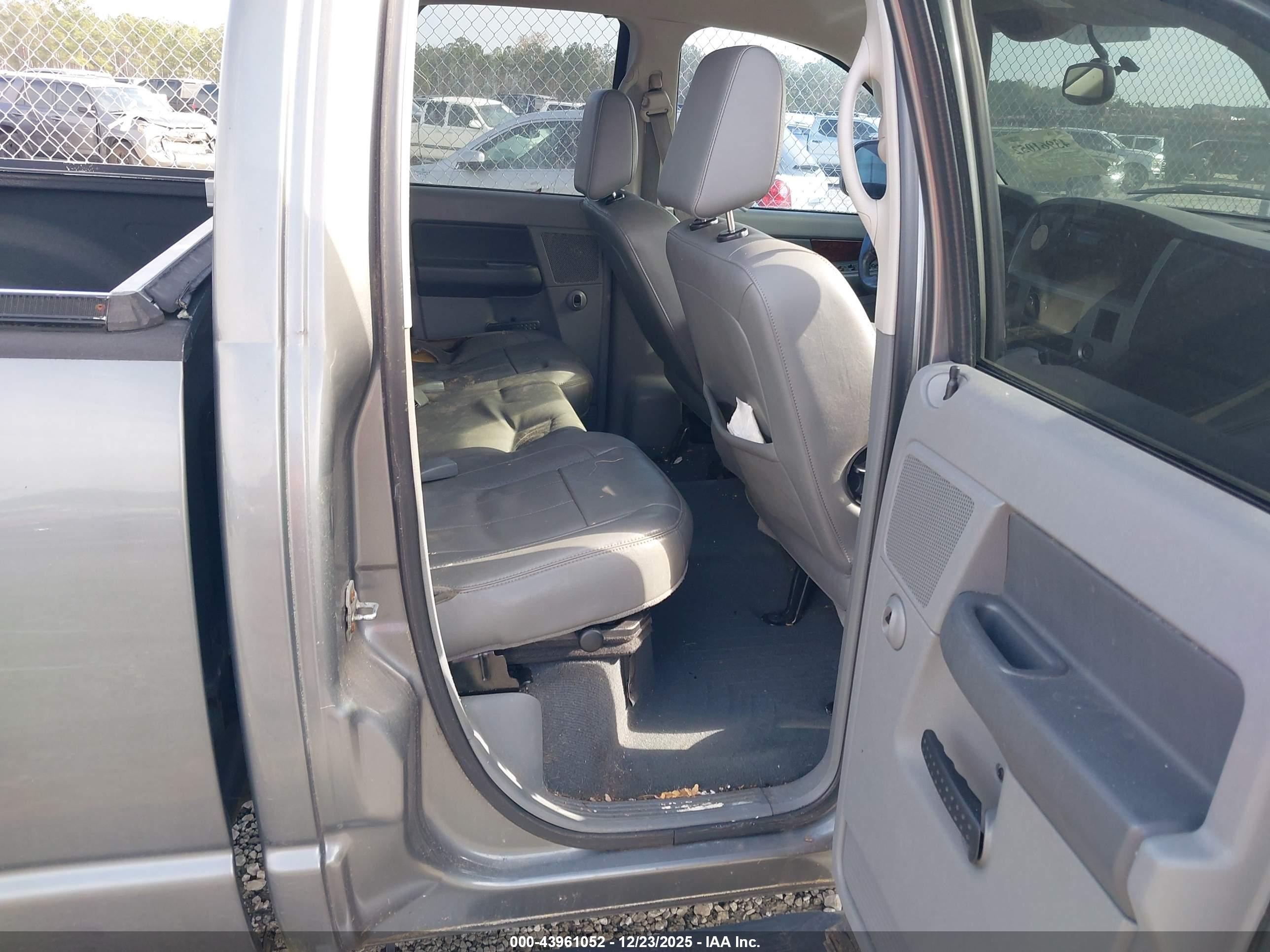 DODGE RAM image 8