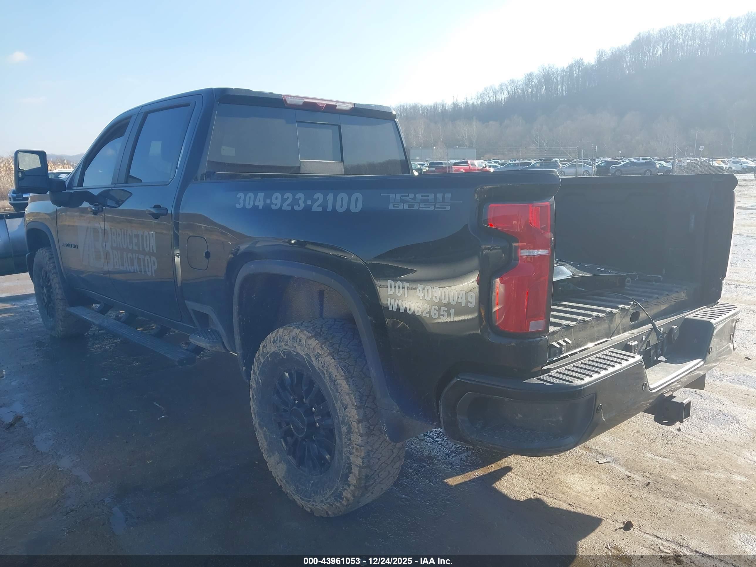 CHEVROLET SILVERADO image 3