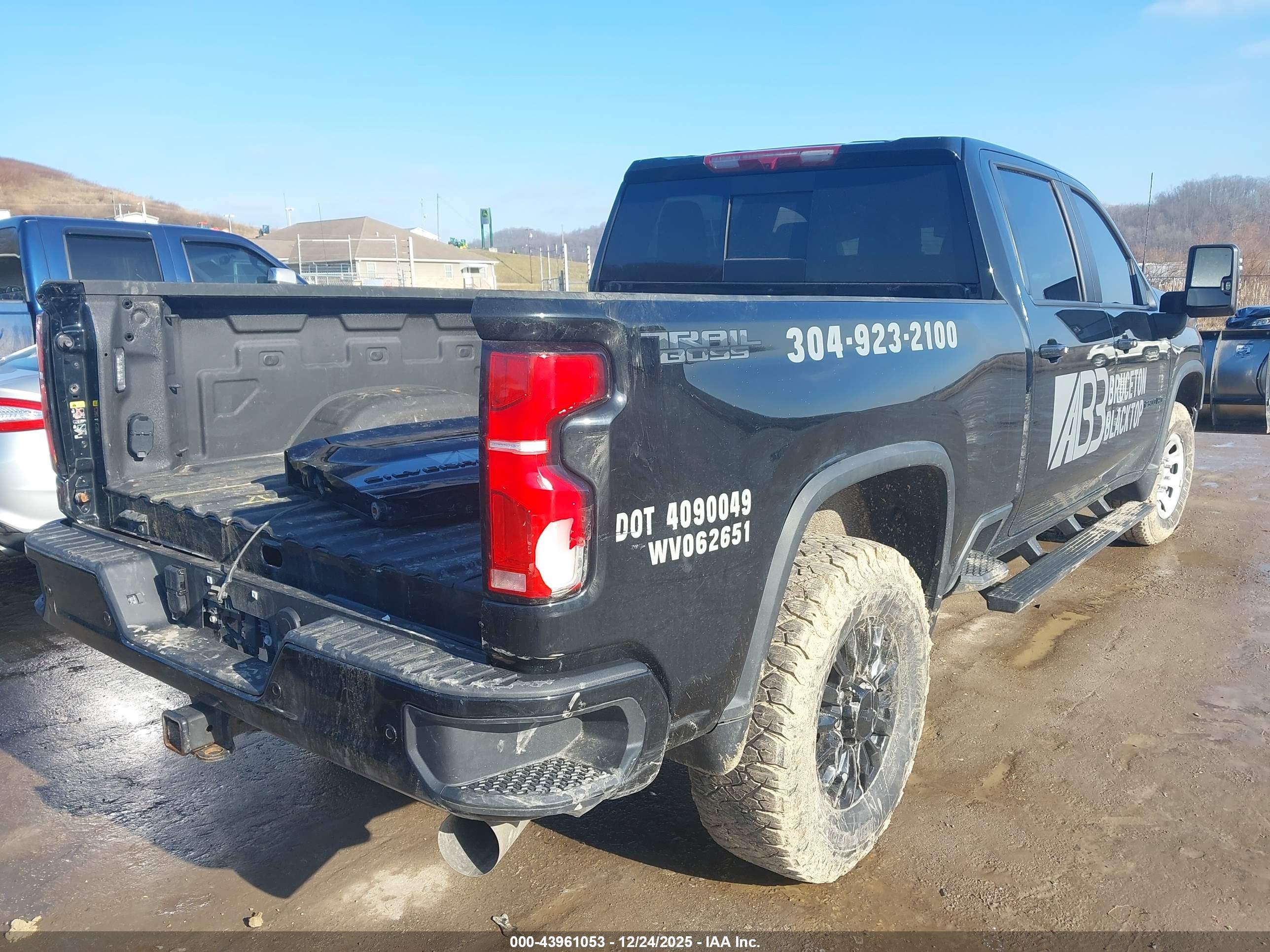 CHEVROLET SILVERADO image 4