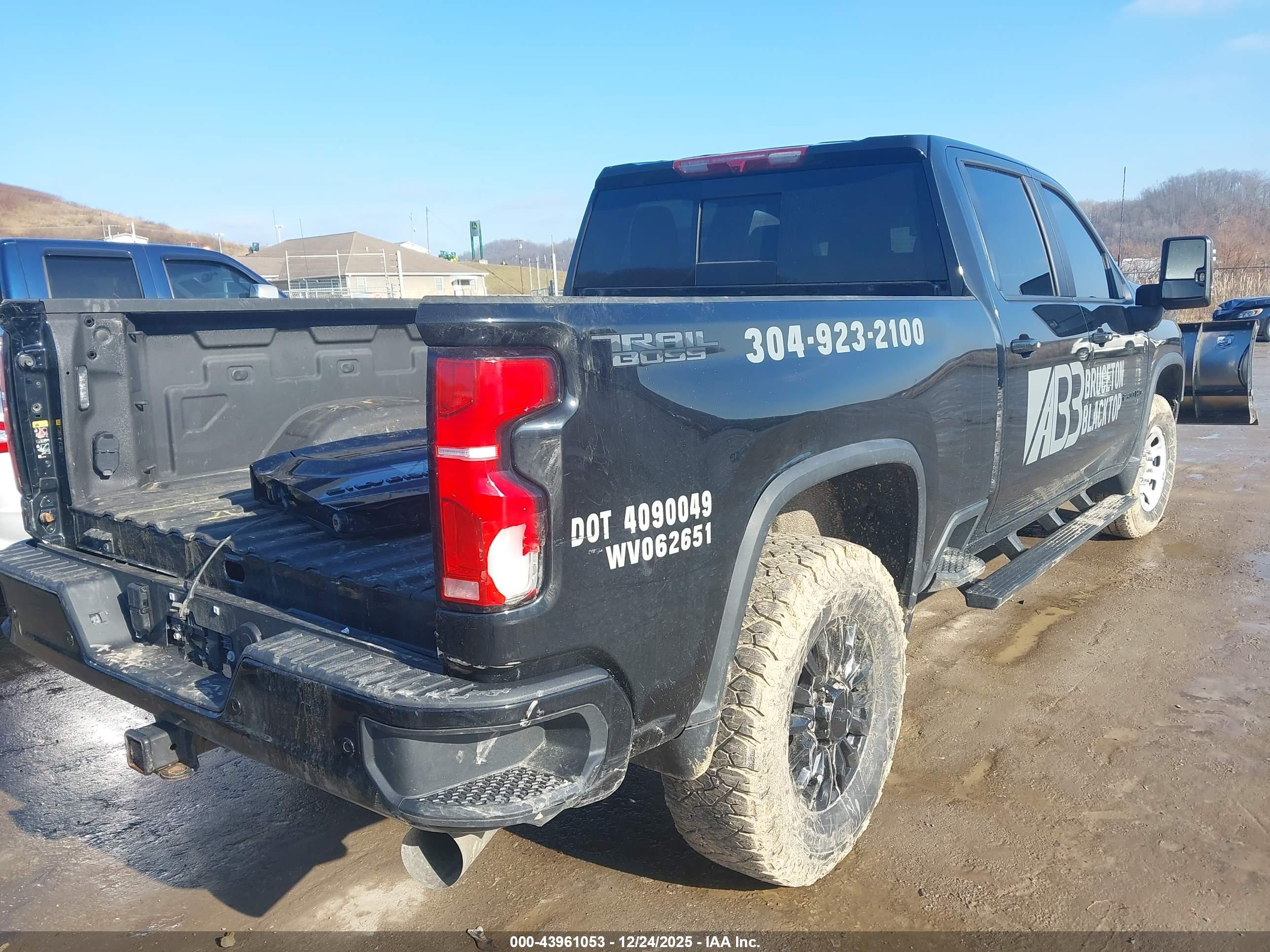 CHEVROLET SILVERADO image 6