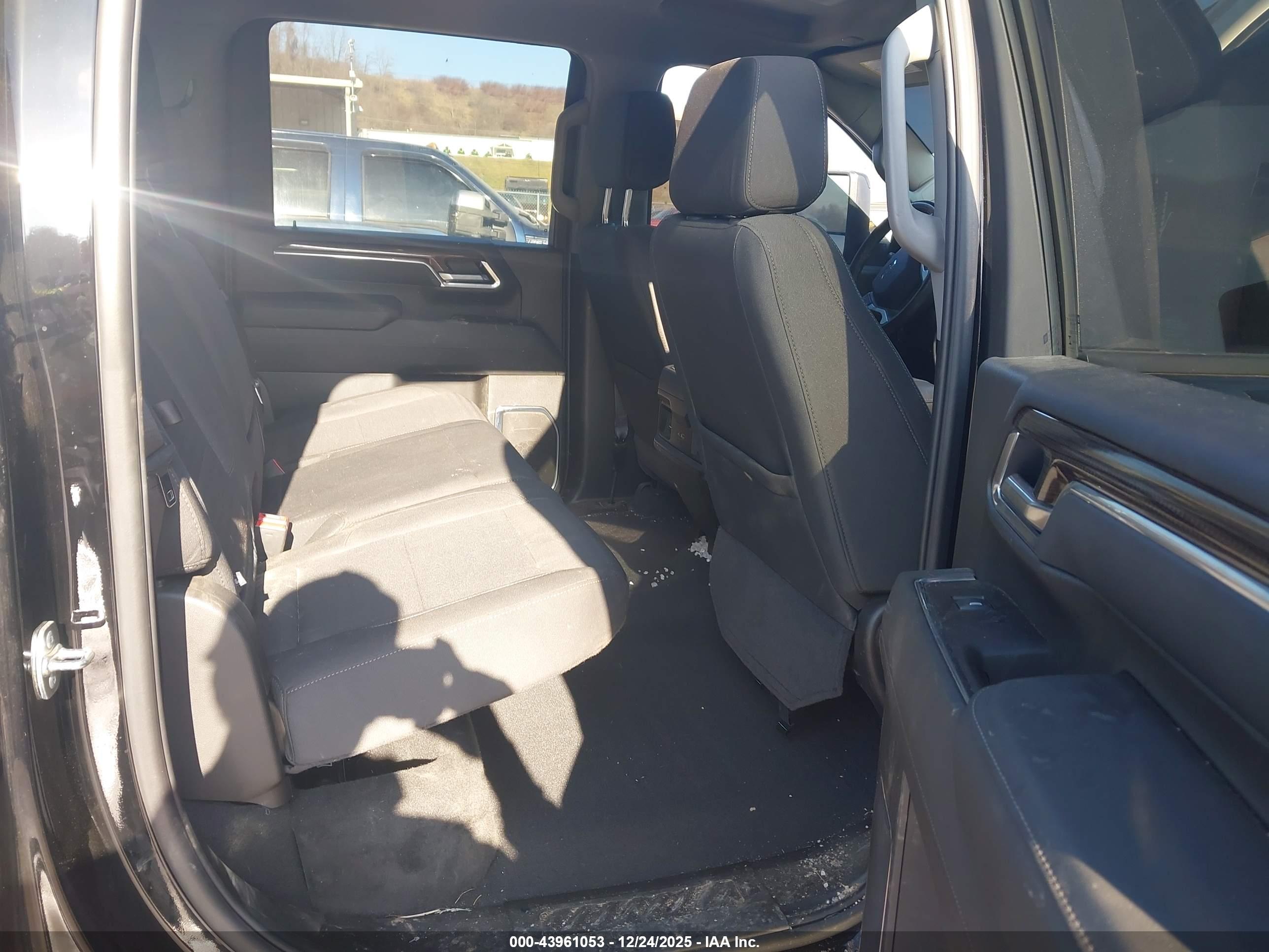 CHEVROLET SILVERADO image 8