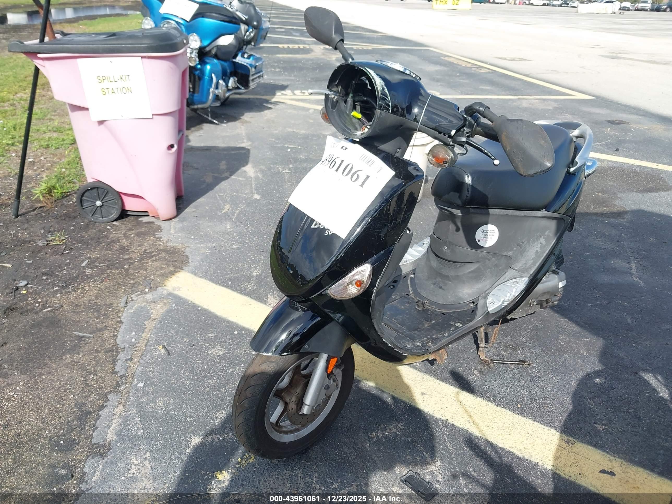 GENUINE SCOOTER image 2
