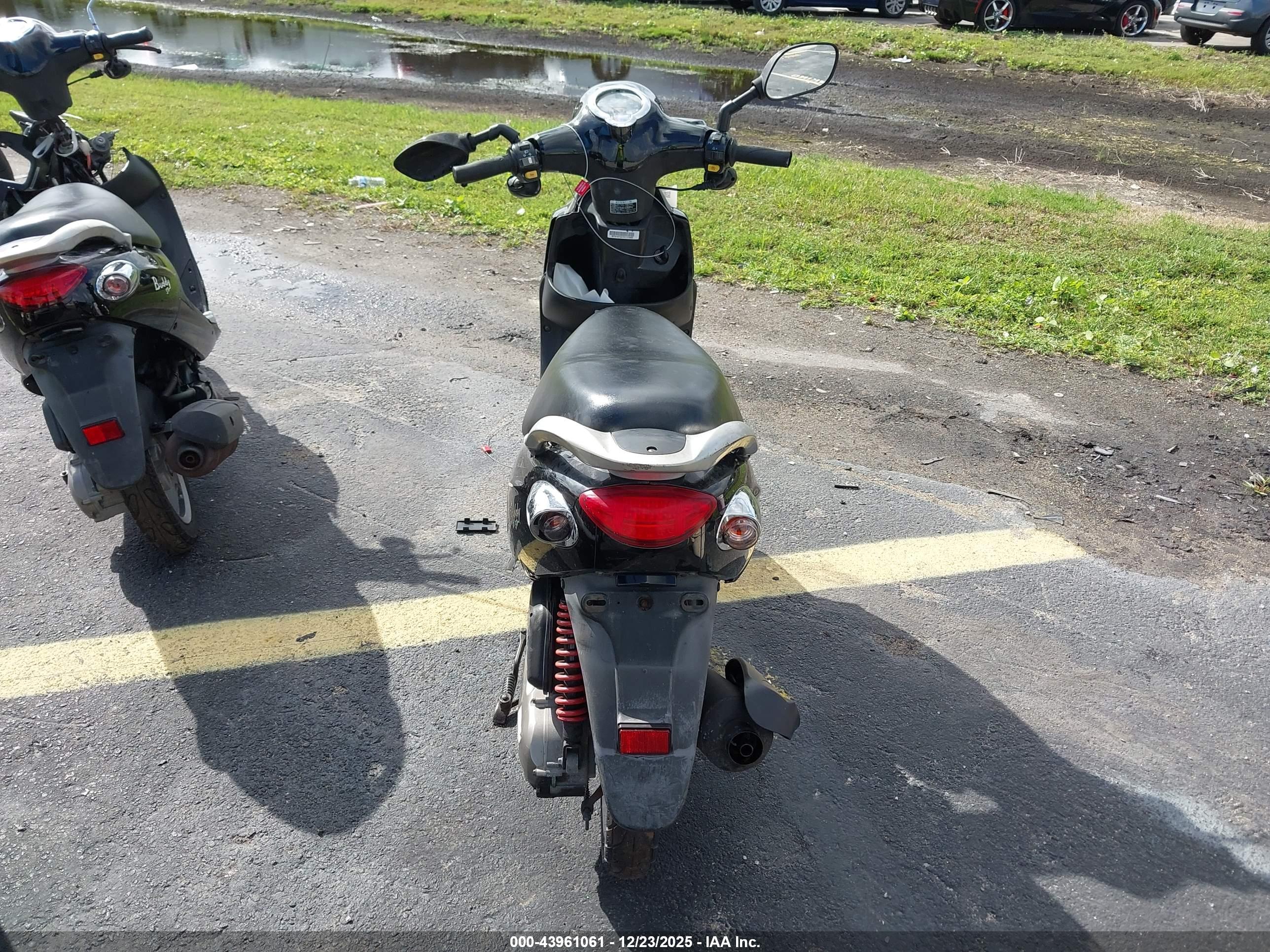 GENUINE SCOOTER image 6
