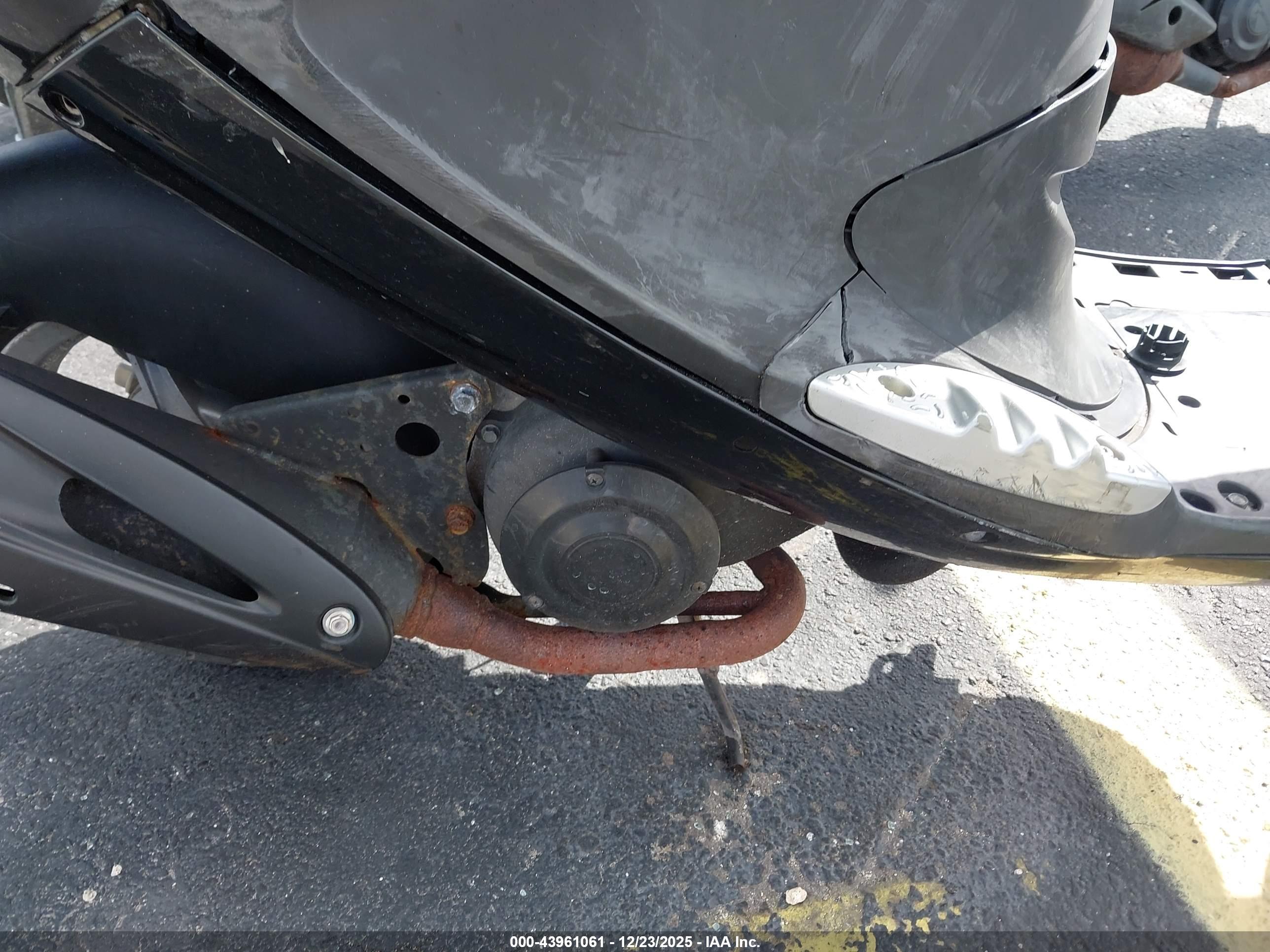 GENUINE SCOOTER image 8