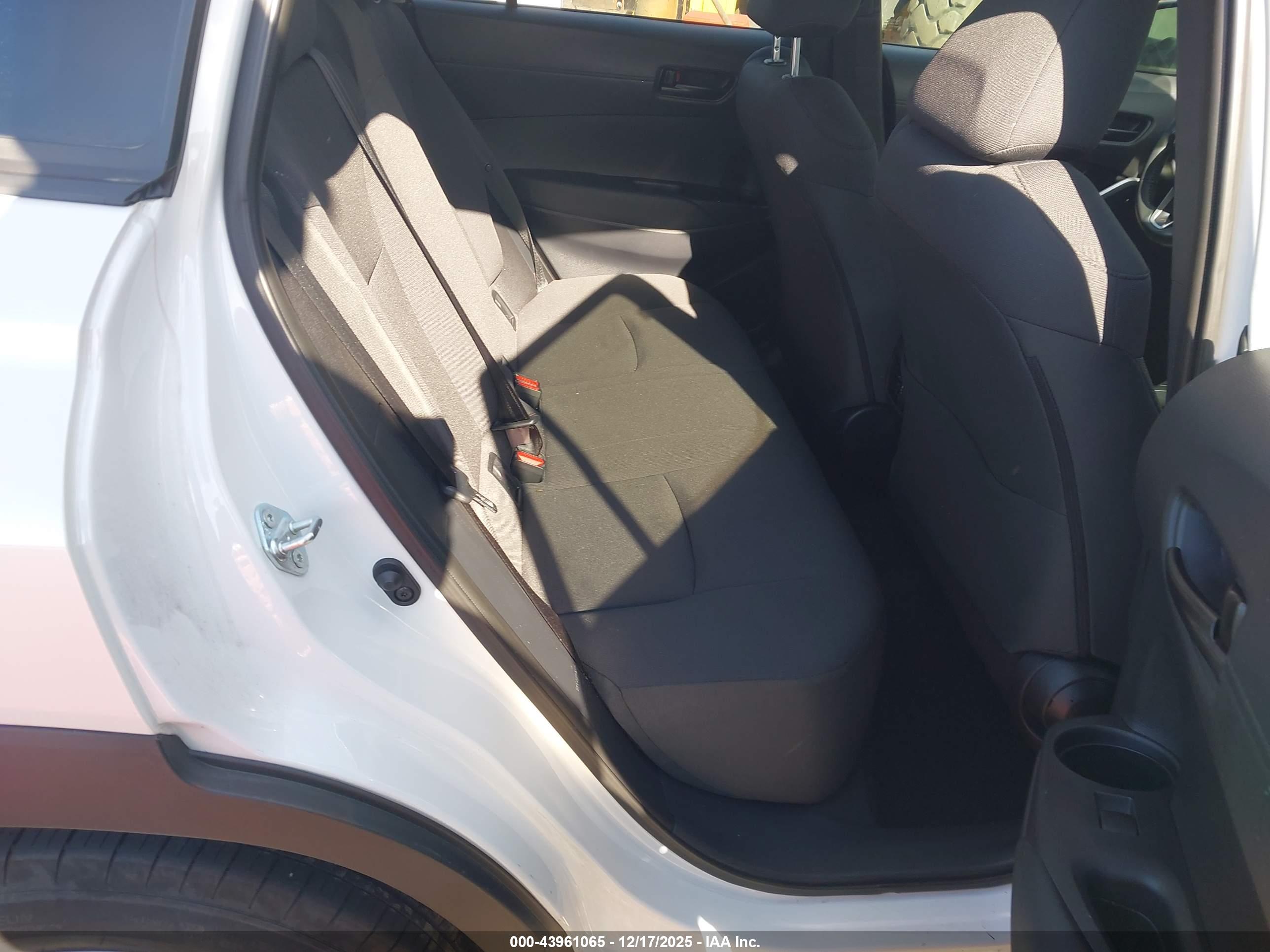 TOYOTA COROLLA image 8