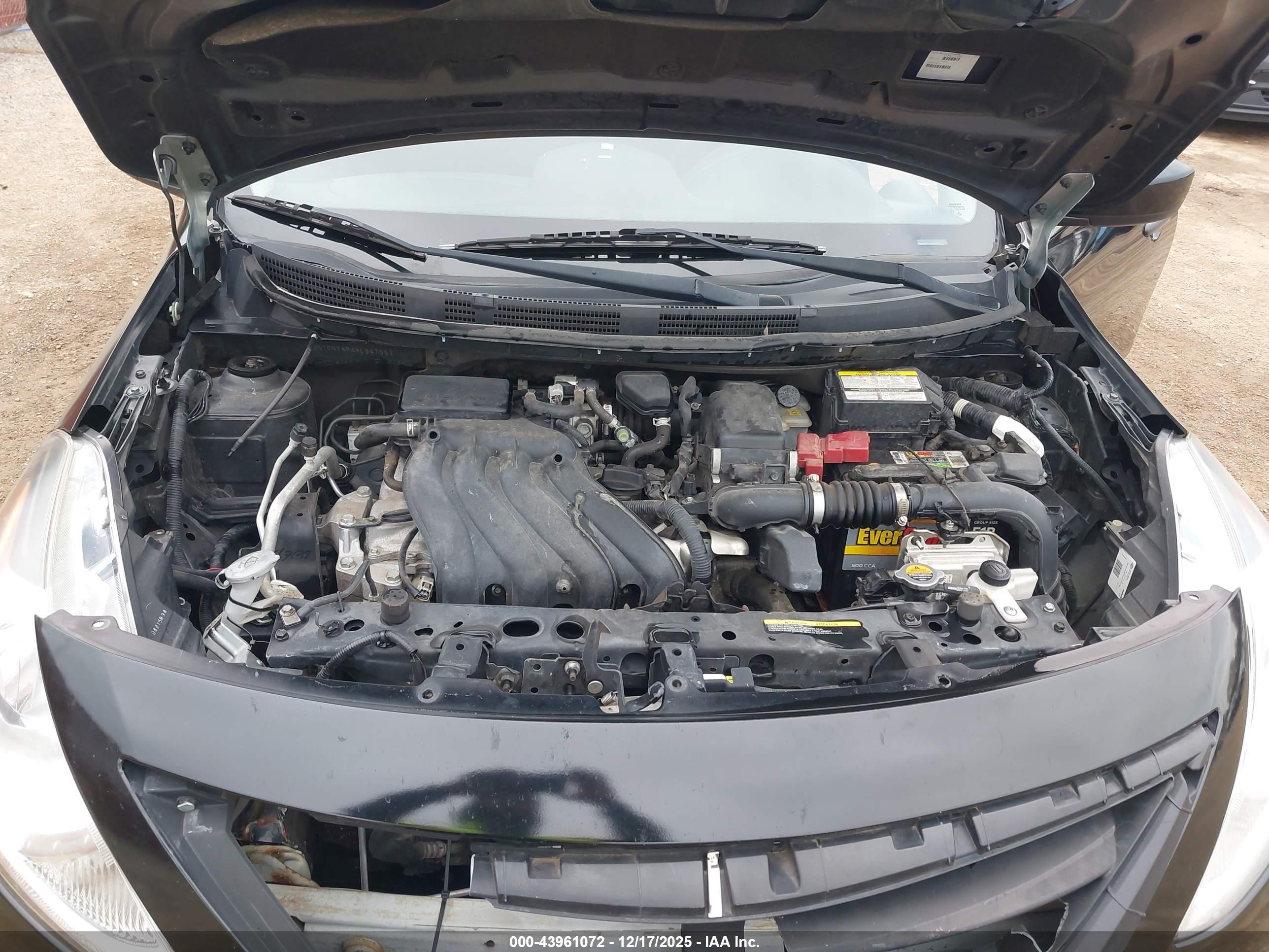 NISSAN VERSA image 10
