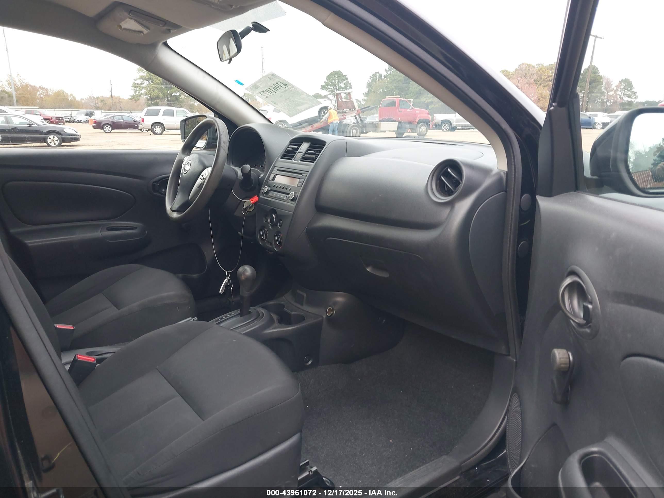 NISSAN VERSA image 5