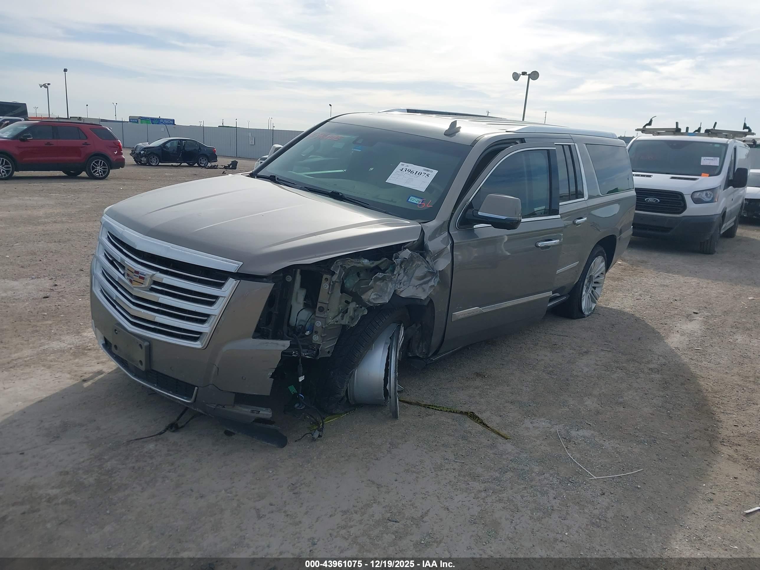 CADILLAC ESCALADE image 2