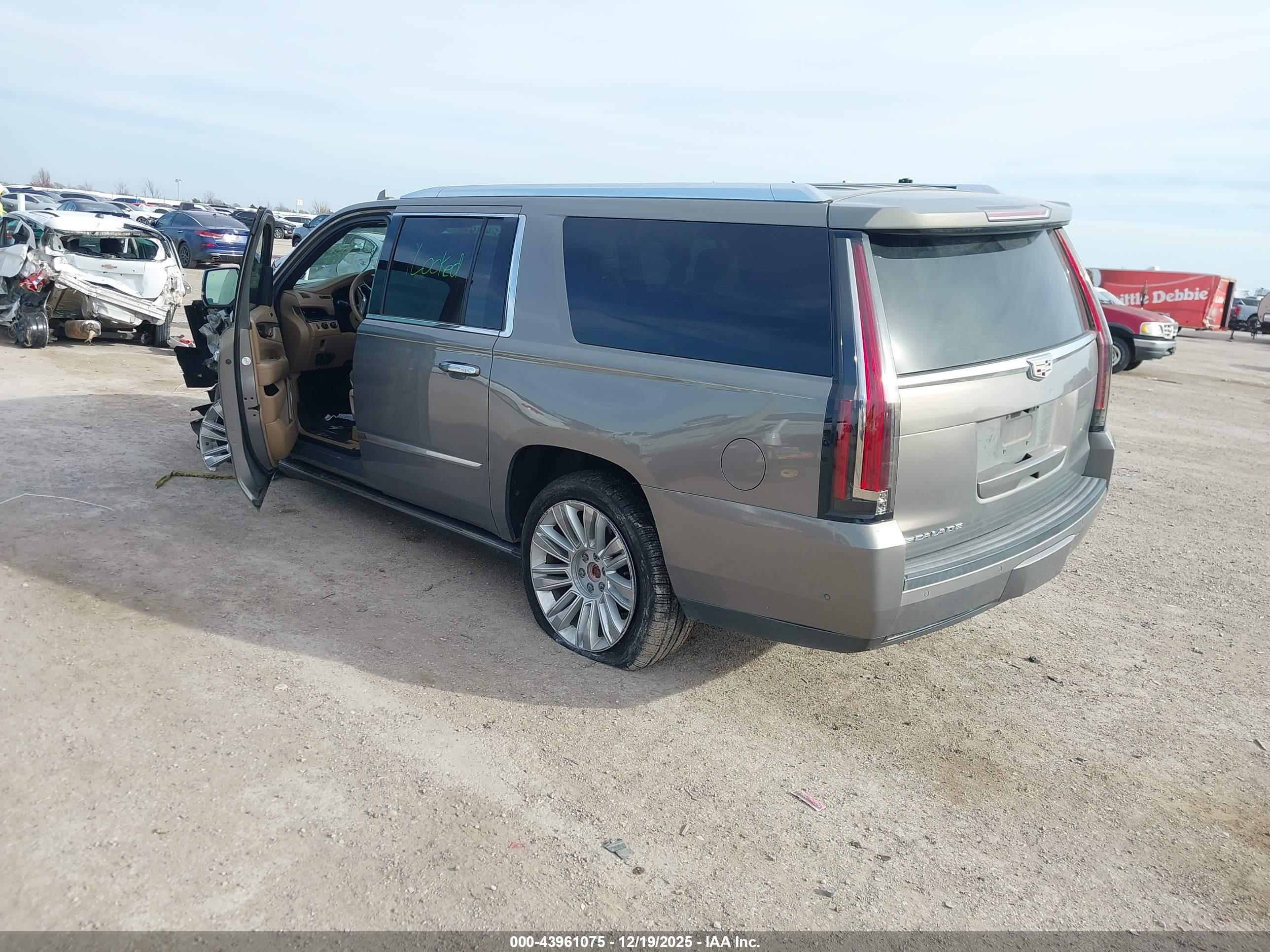 CADILLAC ESCALADE image 3
