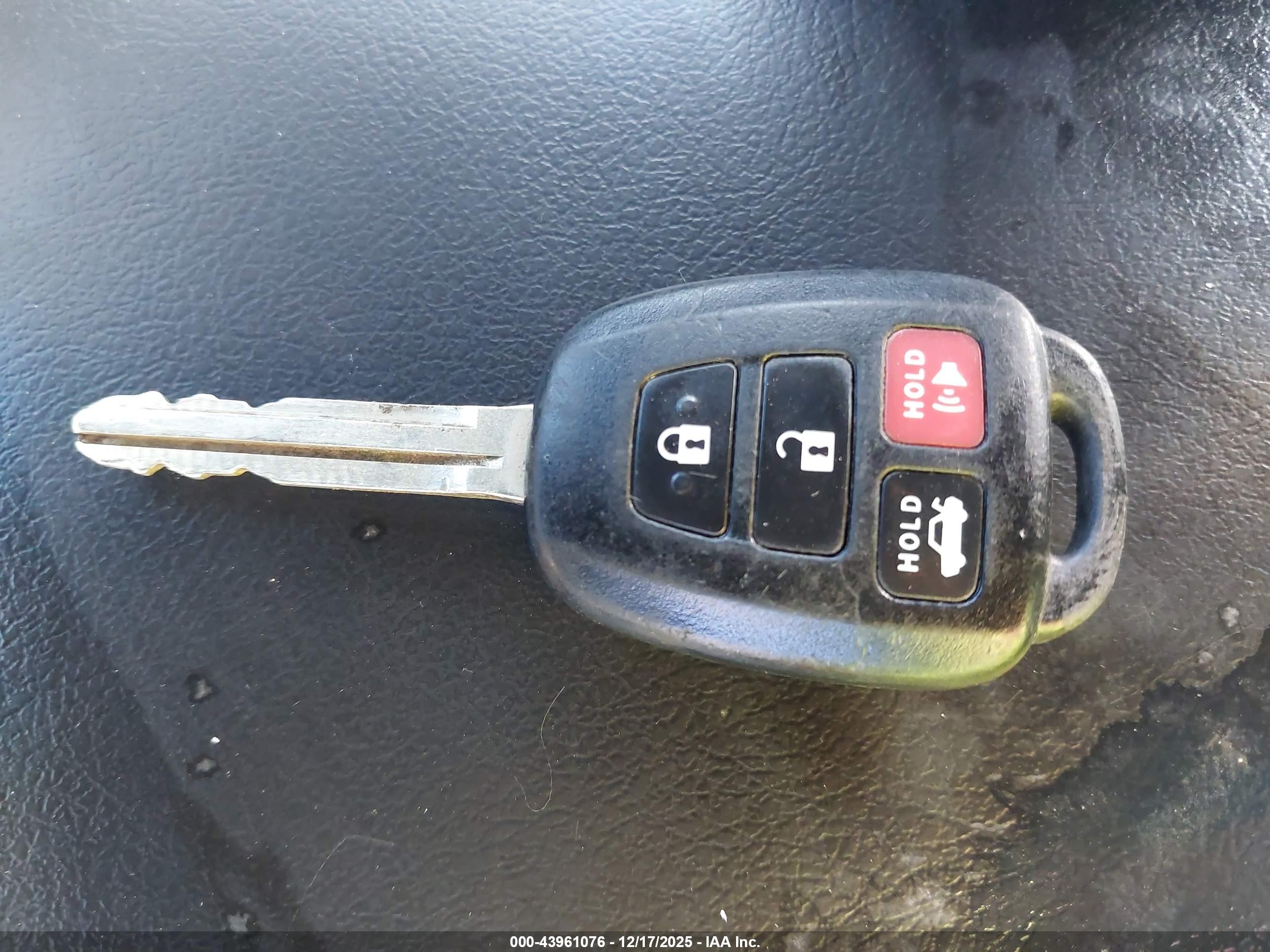 TOYOTA CAMRY image 11