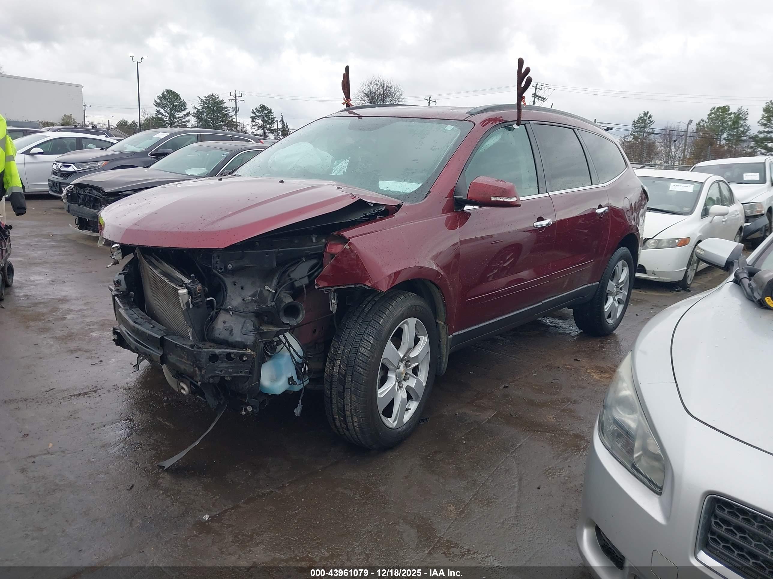 CHEVROLET TRAVERSE image 2