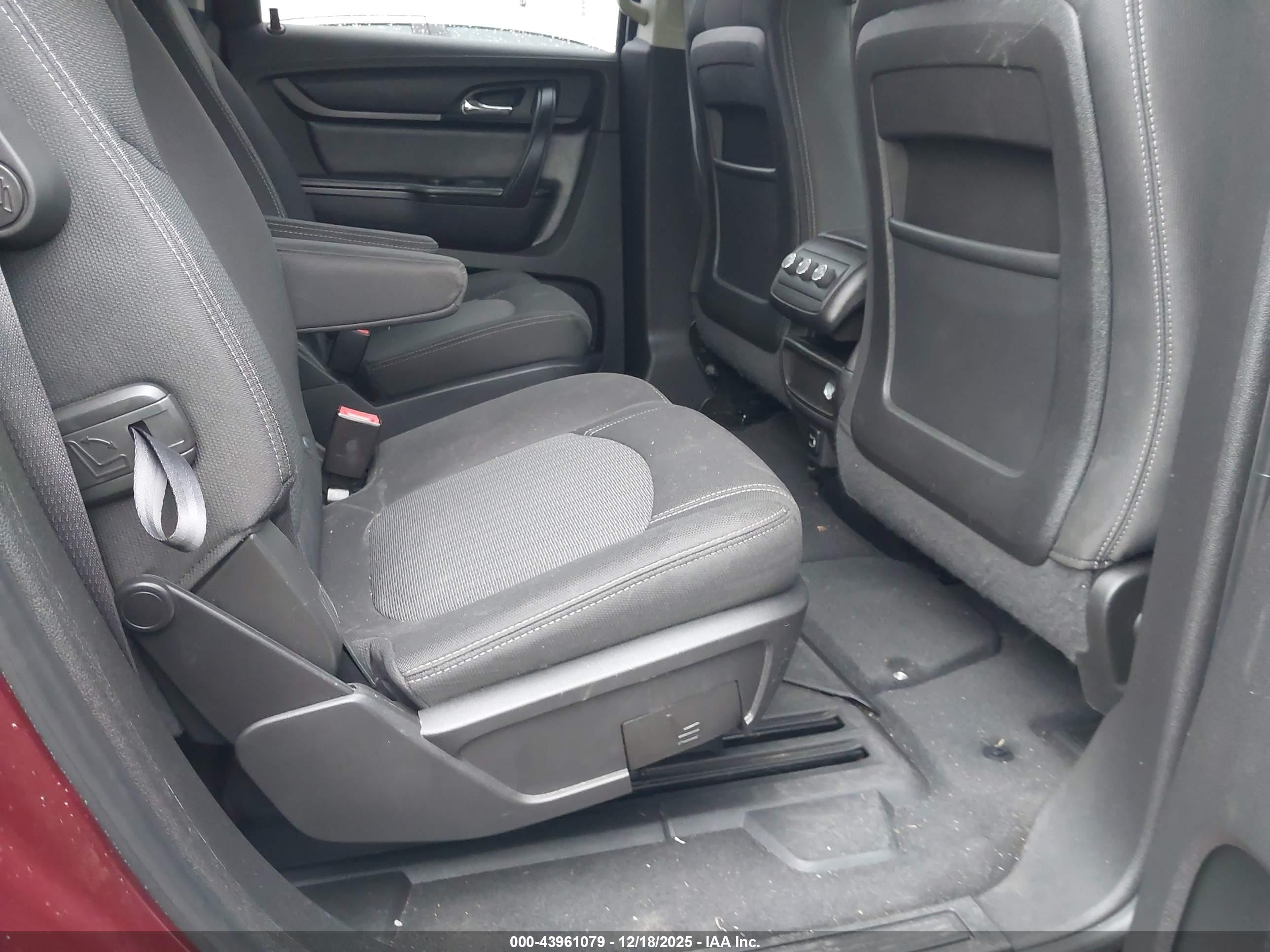 CHEVROLET TRAVERSE image 8
