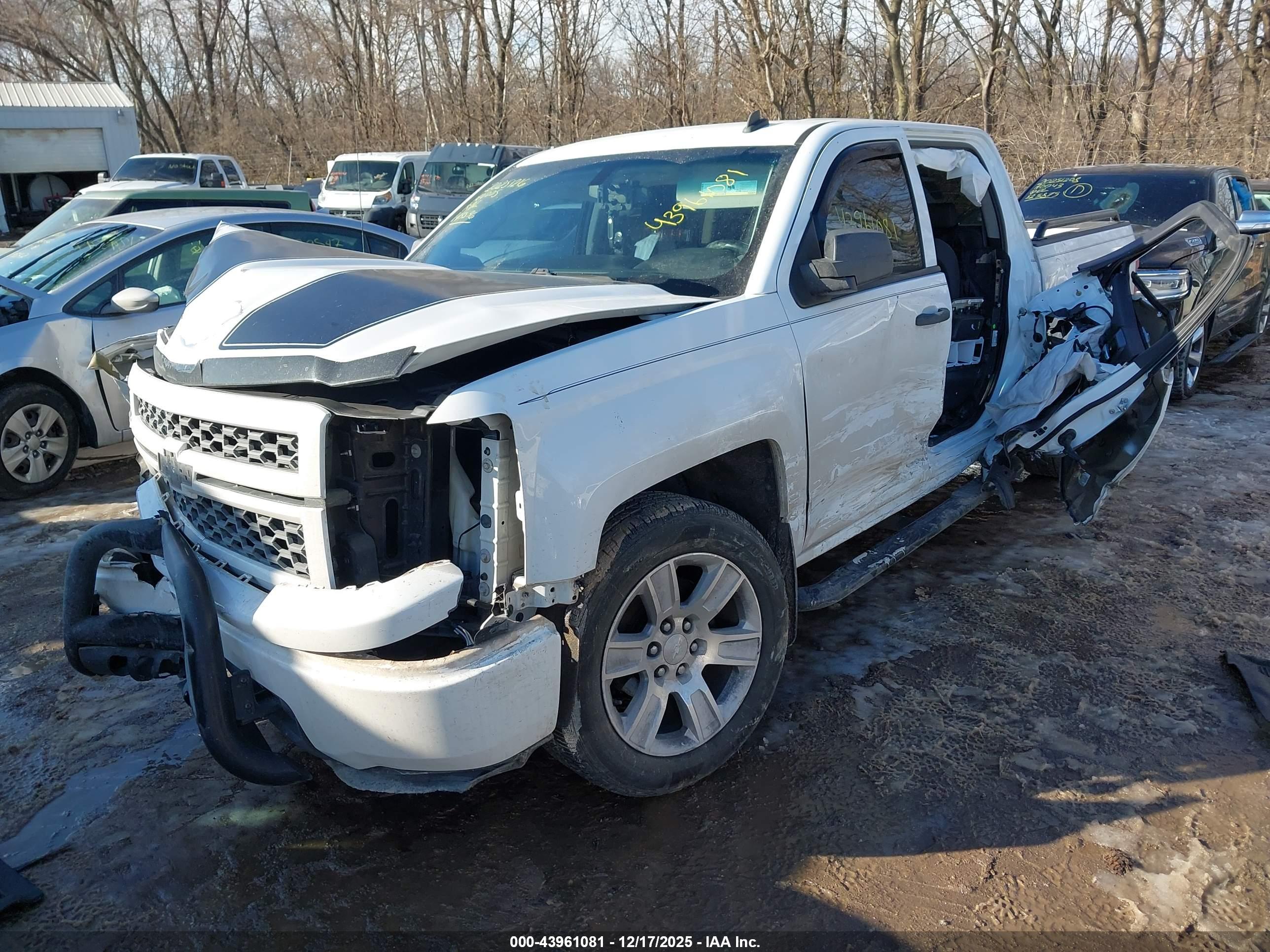CHEVROLET SILVERADO image 2