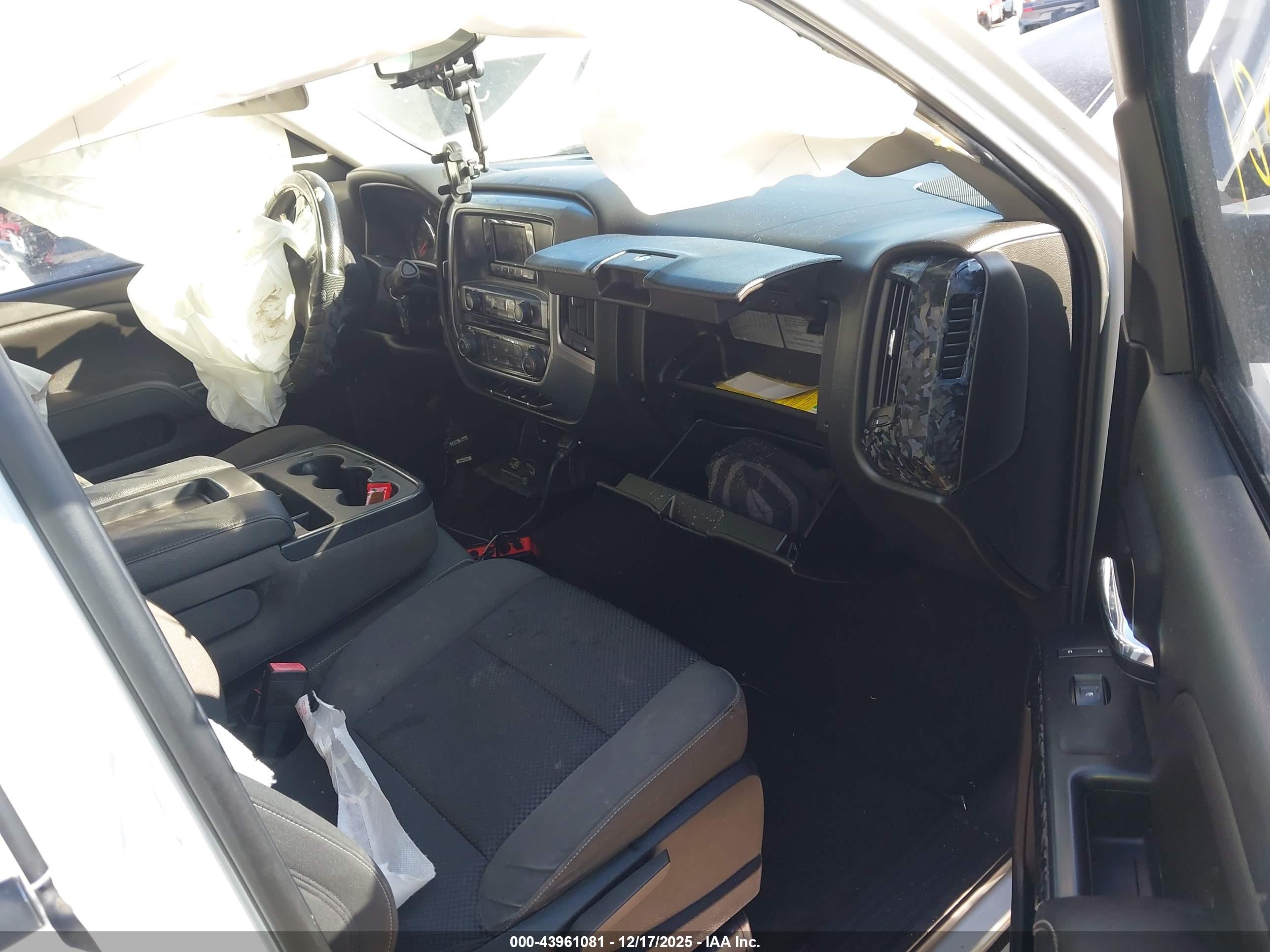 CHEVROLET SILVERADO image 5