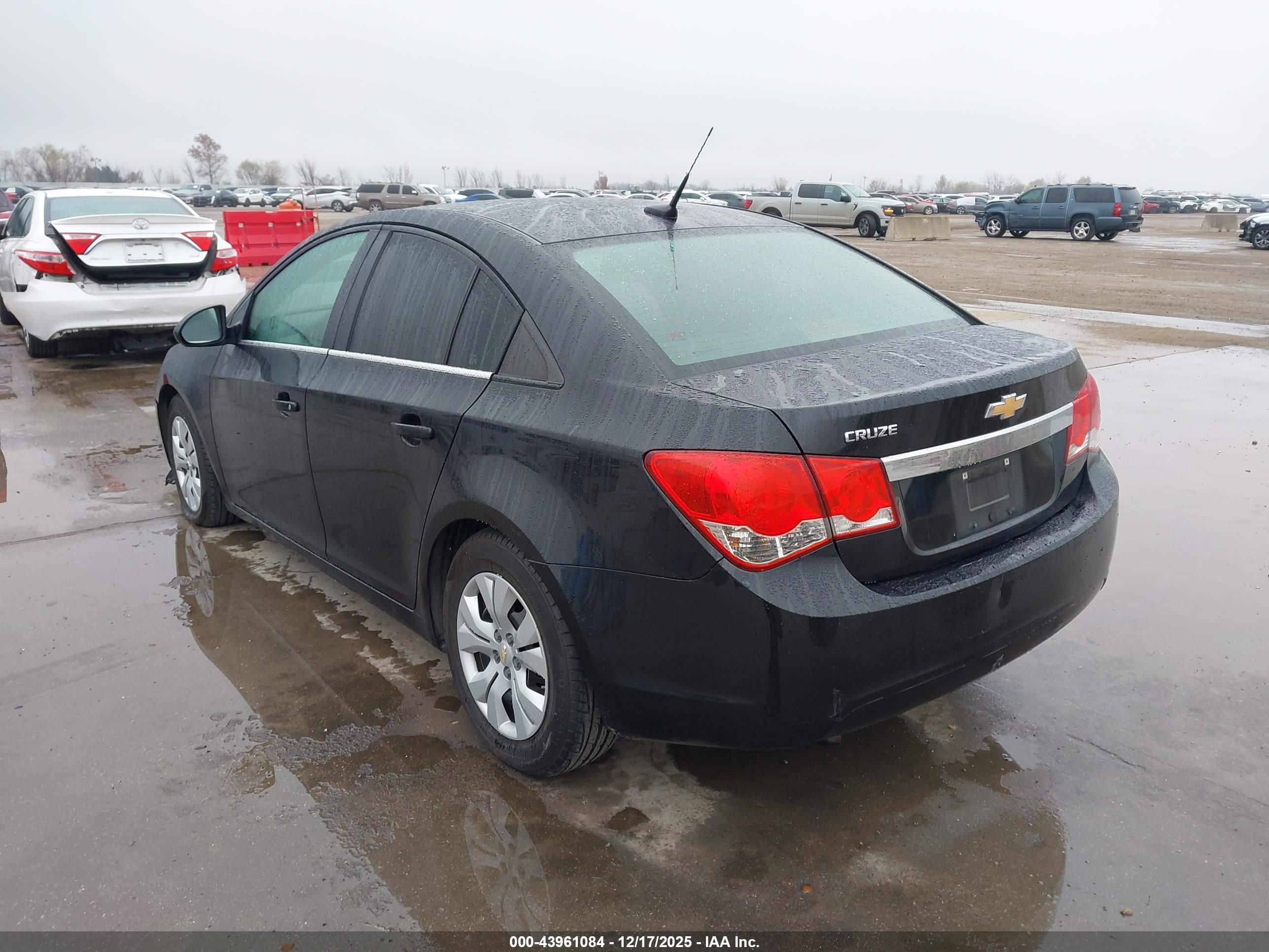 CHEVROLET CRUZE image 3