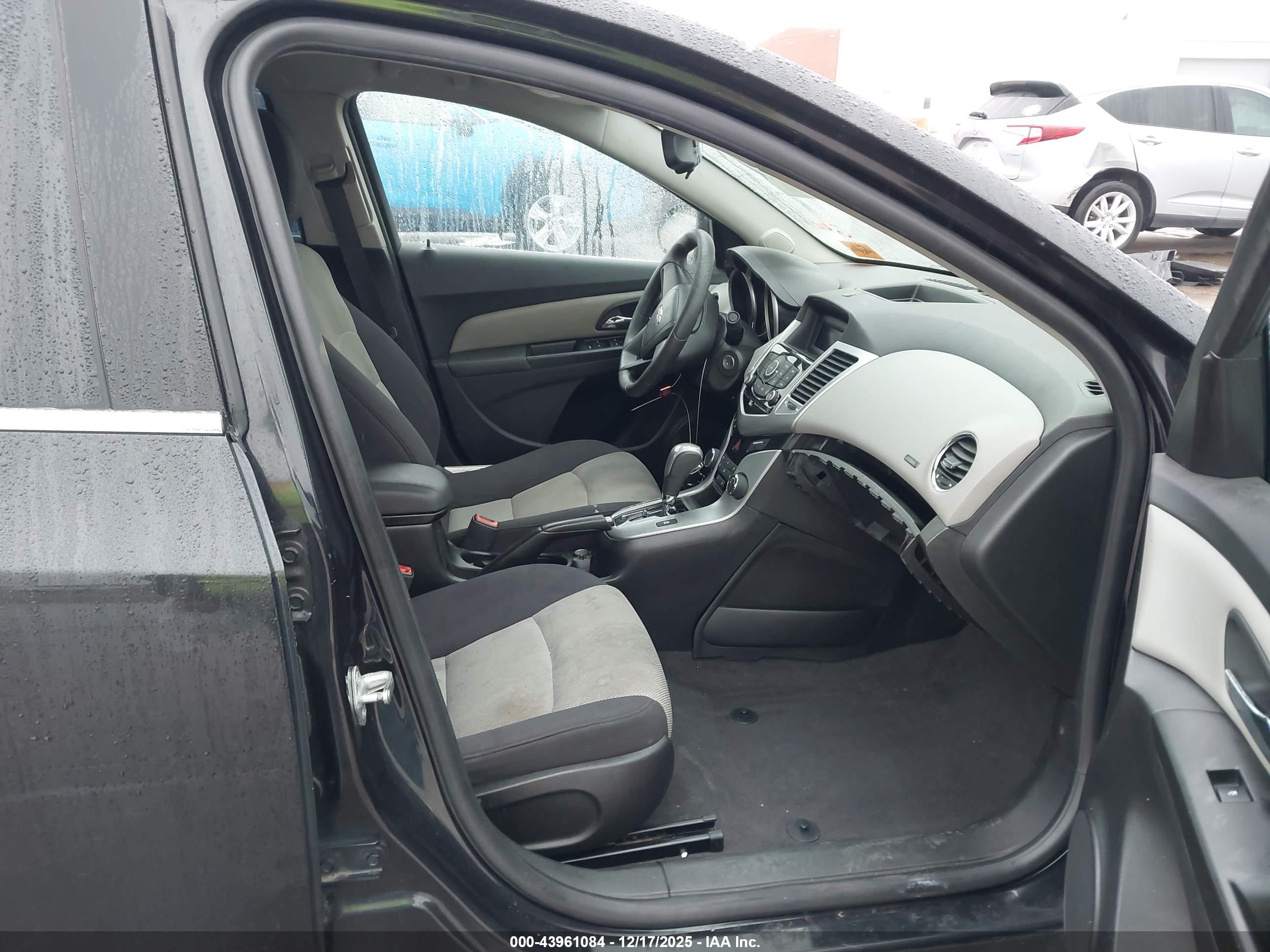 CHEVROLET CRUZE image 5