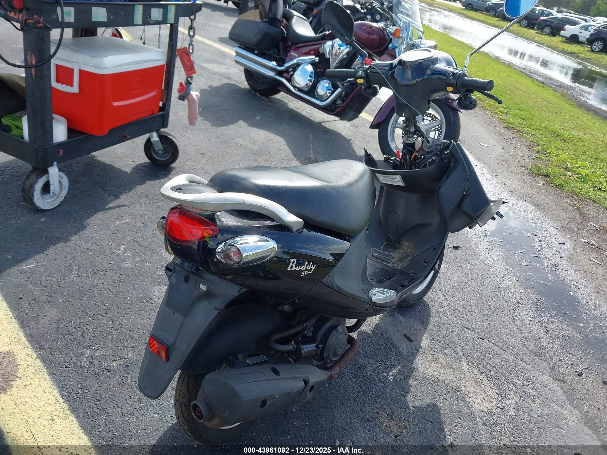 GENUINE SCOOTER image 4