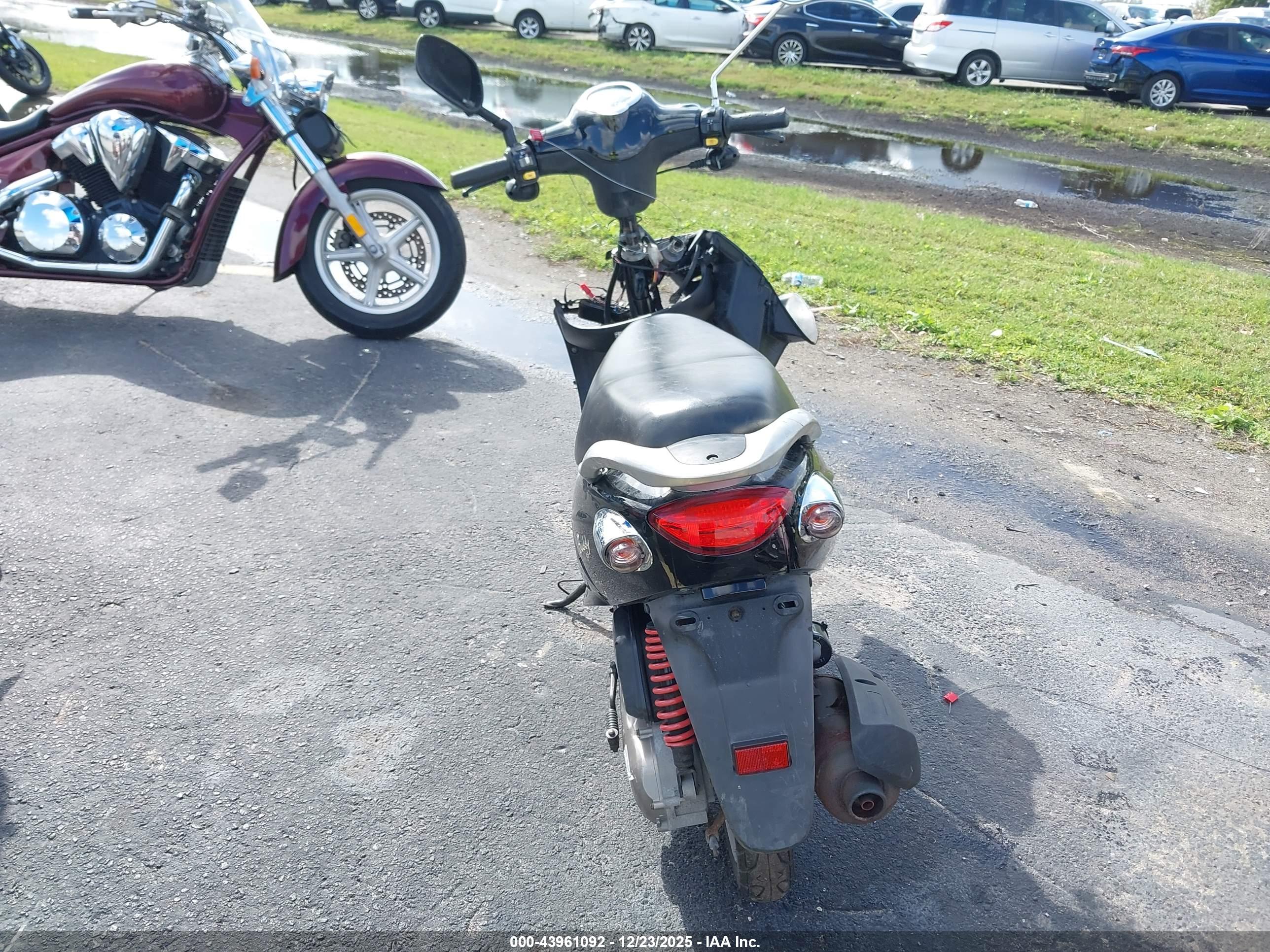 GENUINE SCOOTER image 6