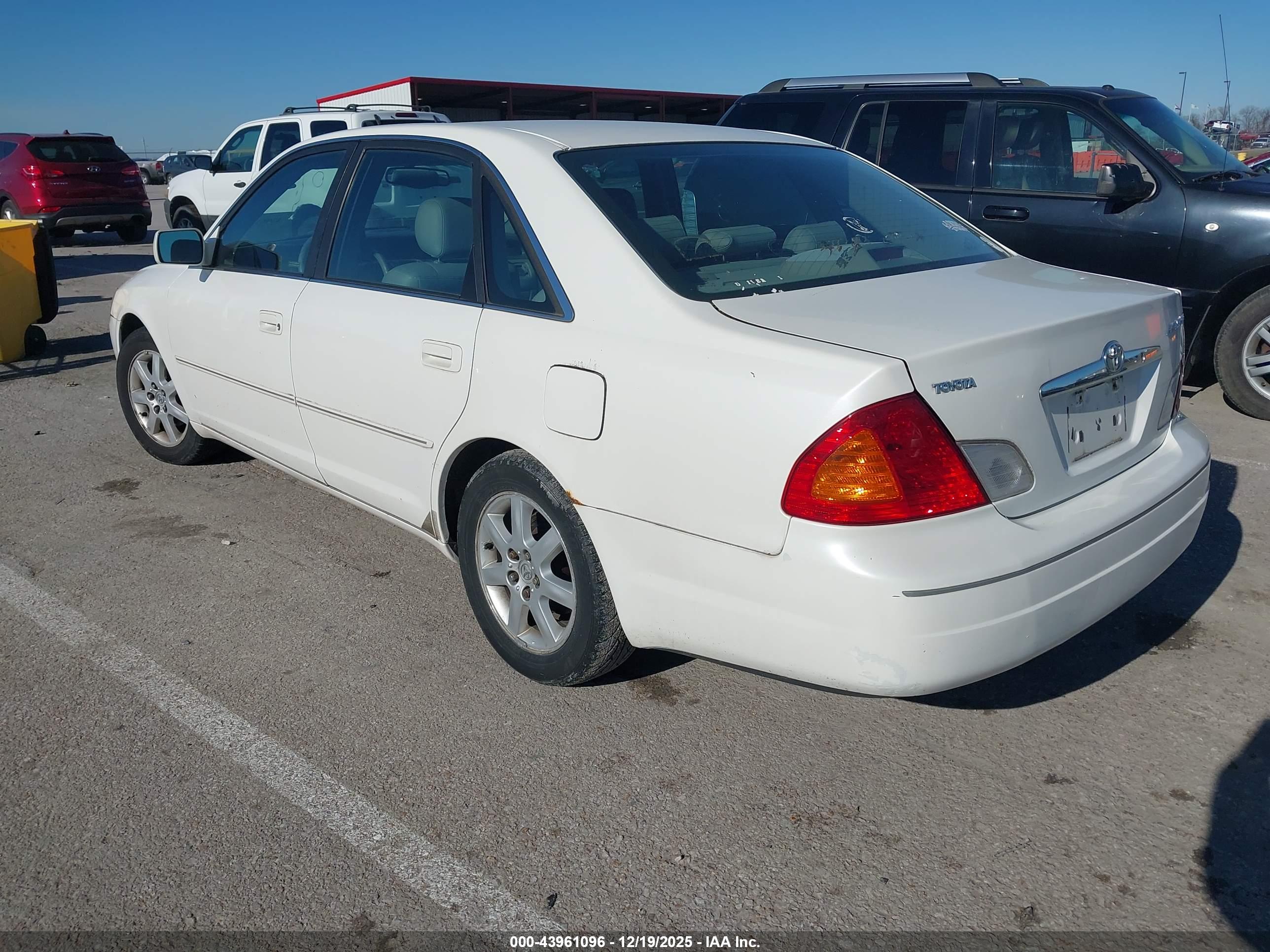 TOYOTA AVALON image 3