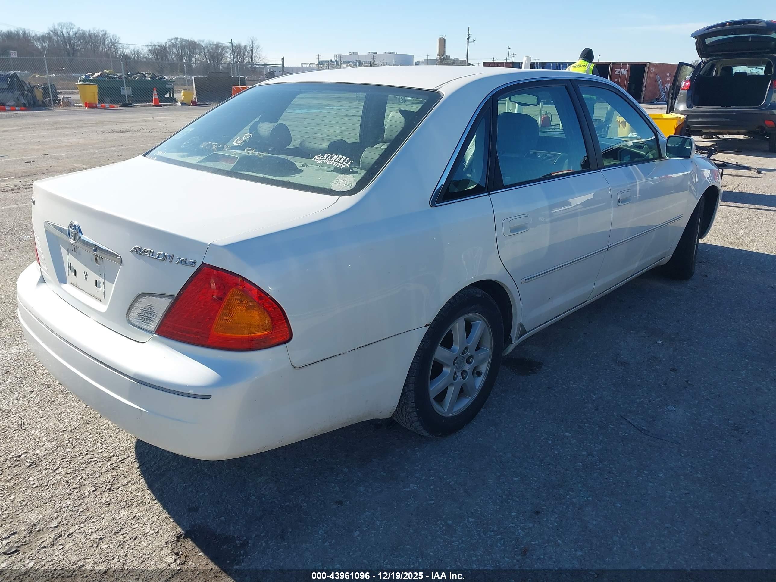 TOYOTA AVALON image 4