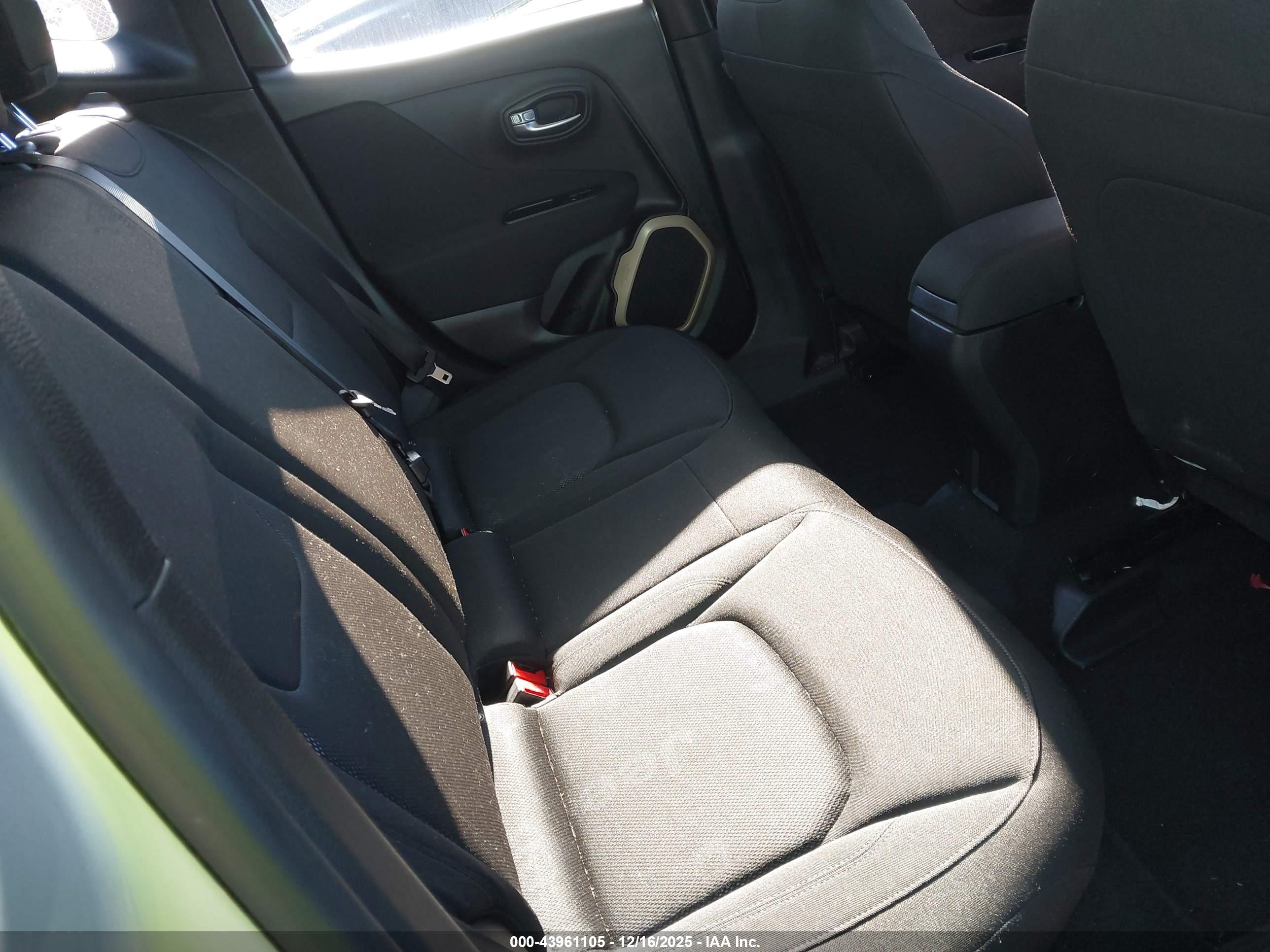 JEEP RENEGADE image 8