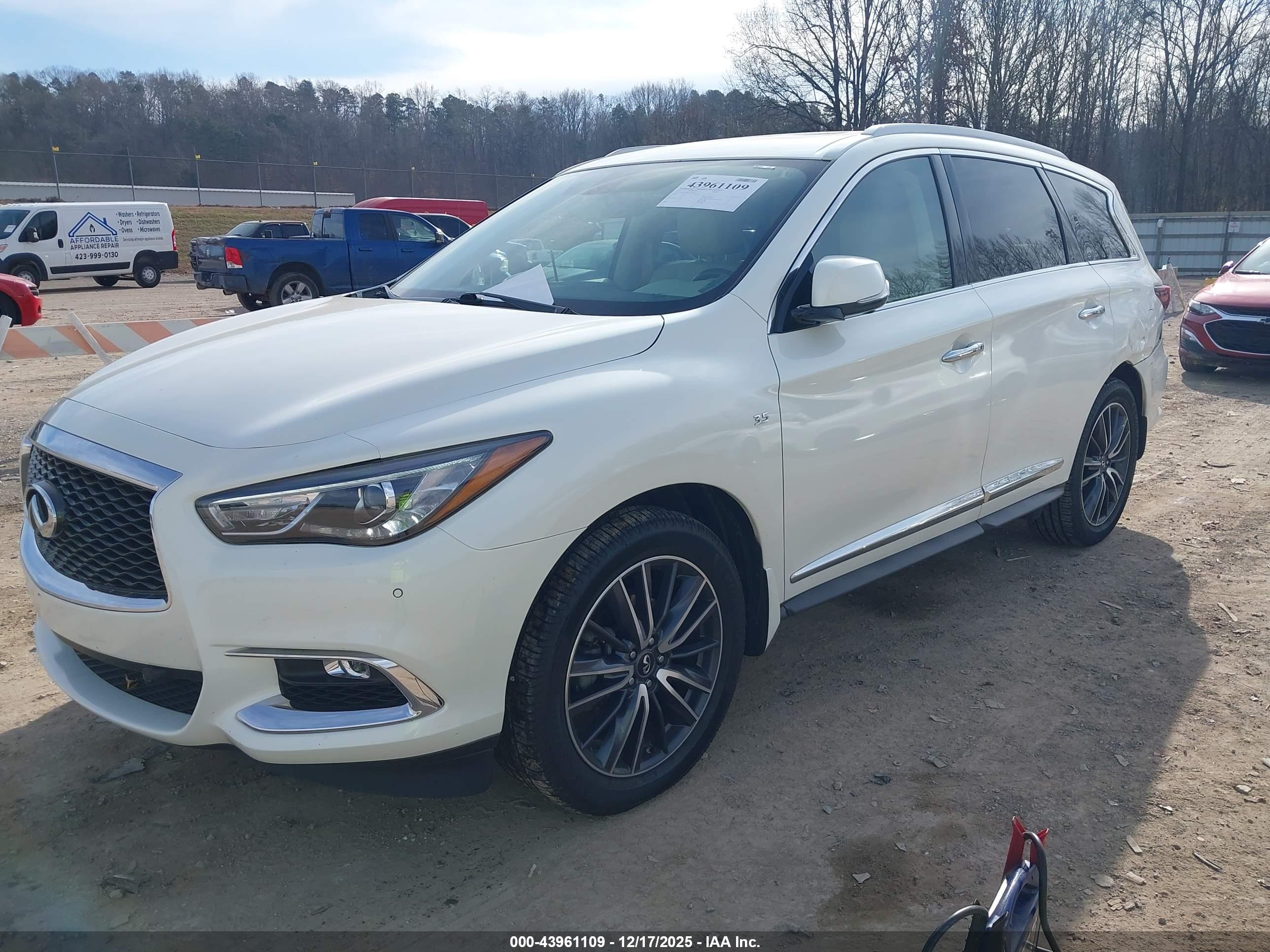 INFINITI QX60 image 2