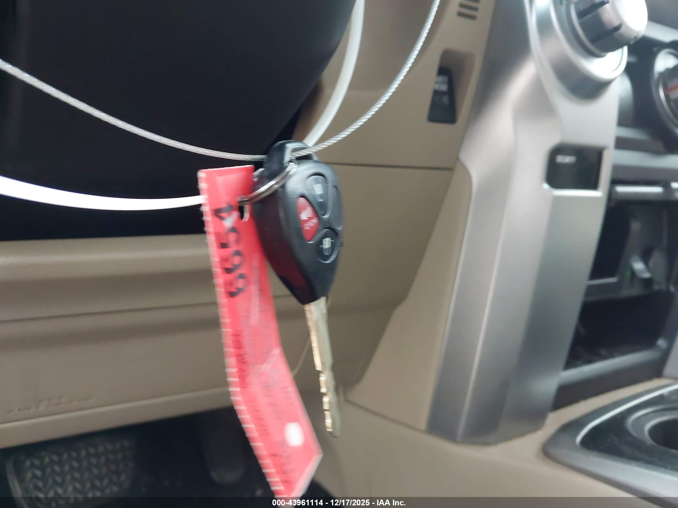 TOYOTA 4RUNNER image 11
