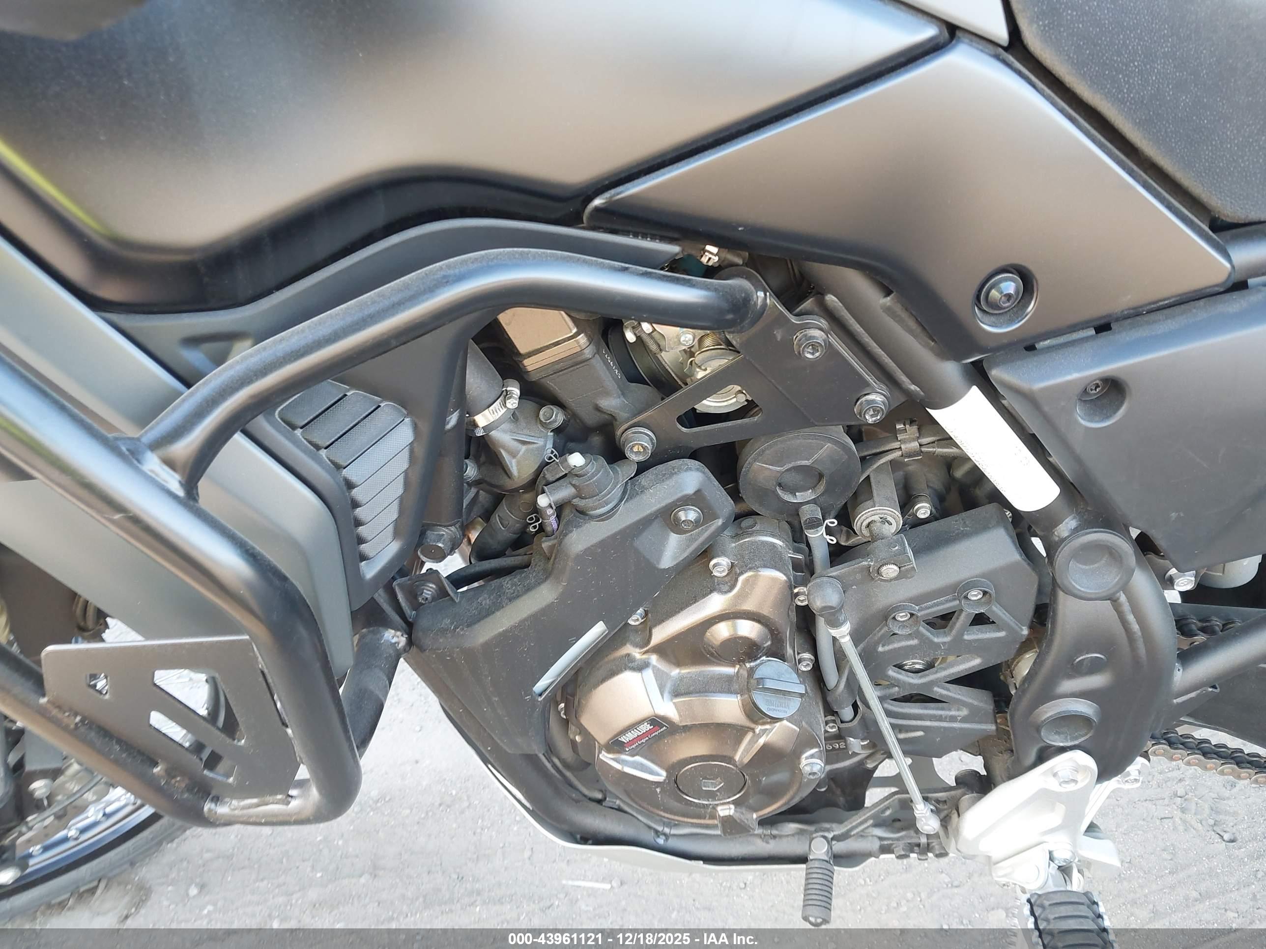 YAMAHA XTZ690 image 9
