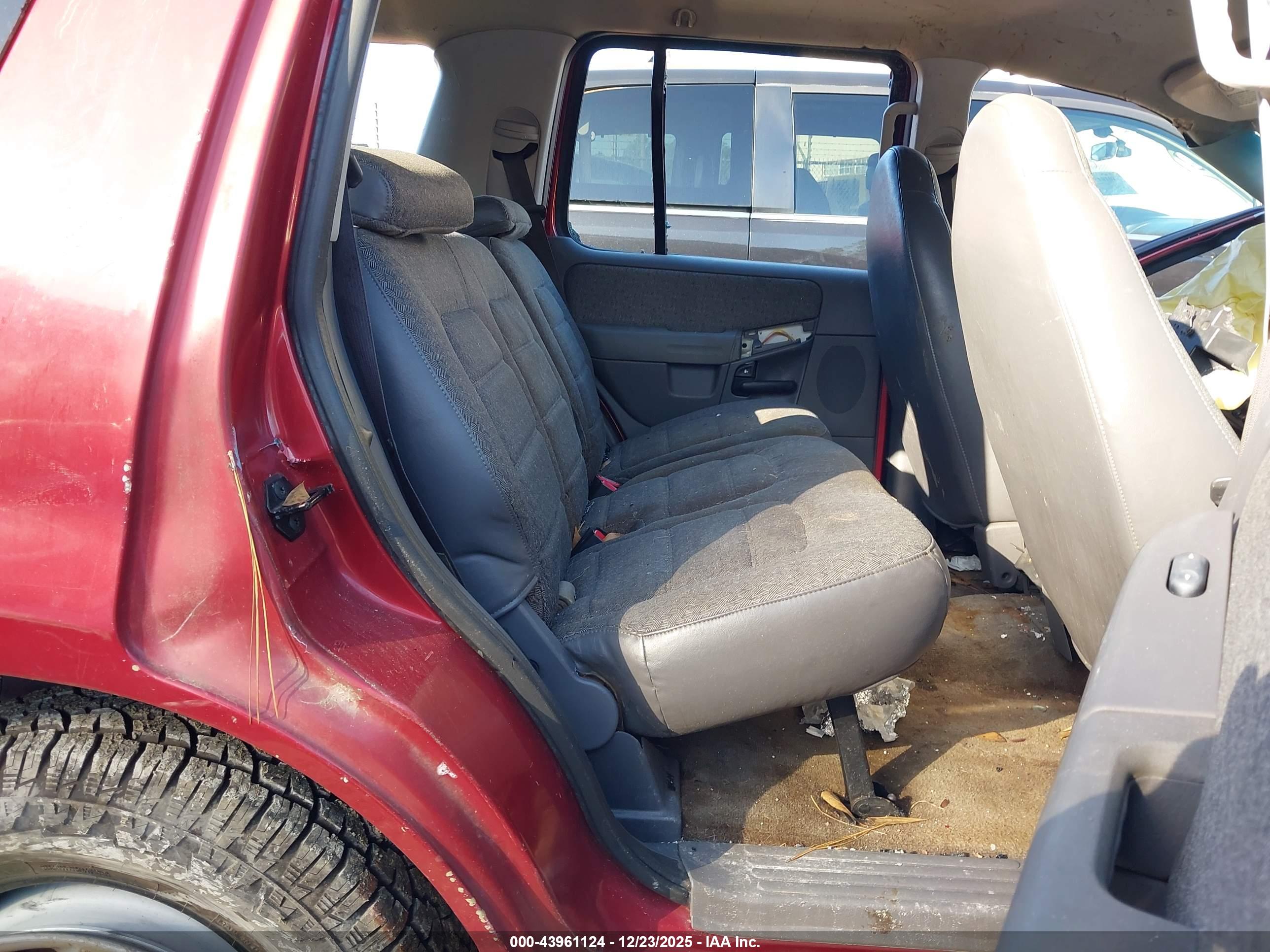 FORD EXPLORER image 8
