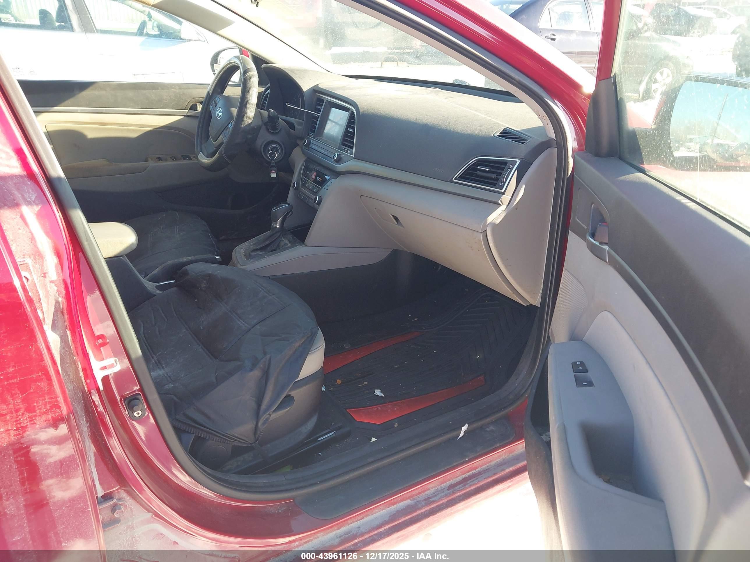 HYUNDAI ELANTRA image 5