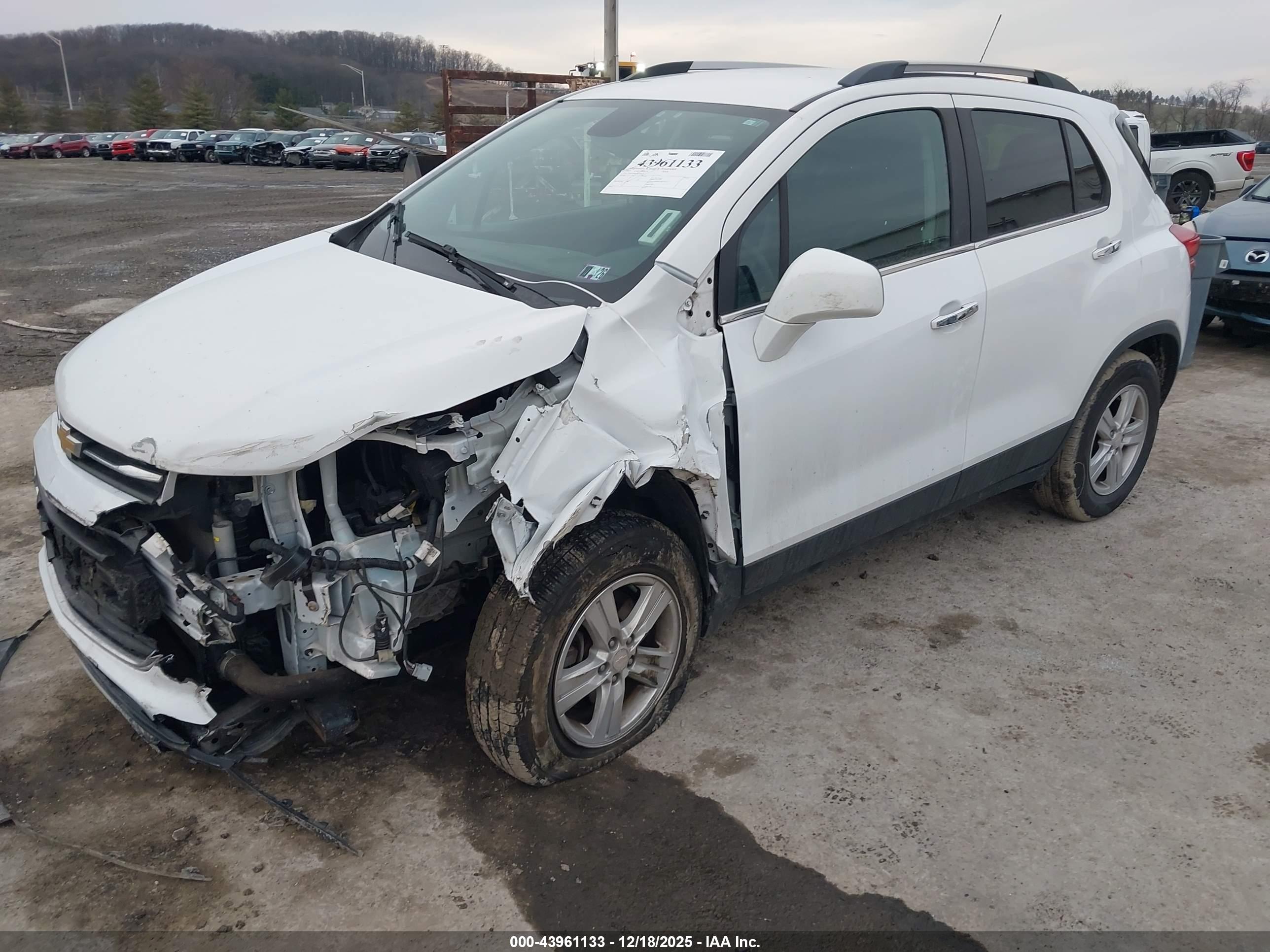CHEVROLET TRAX image 2