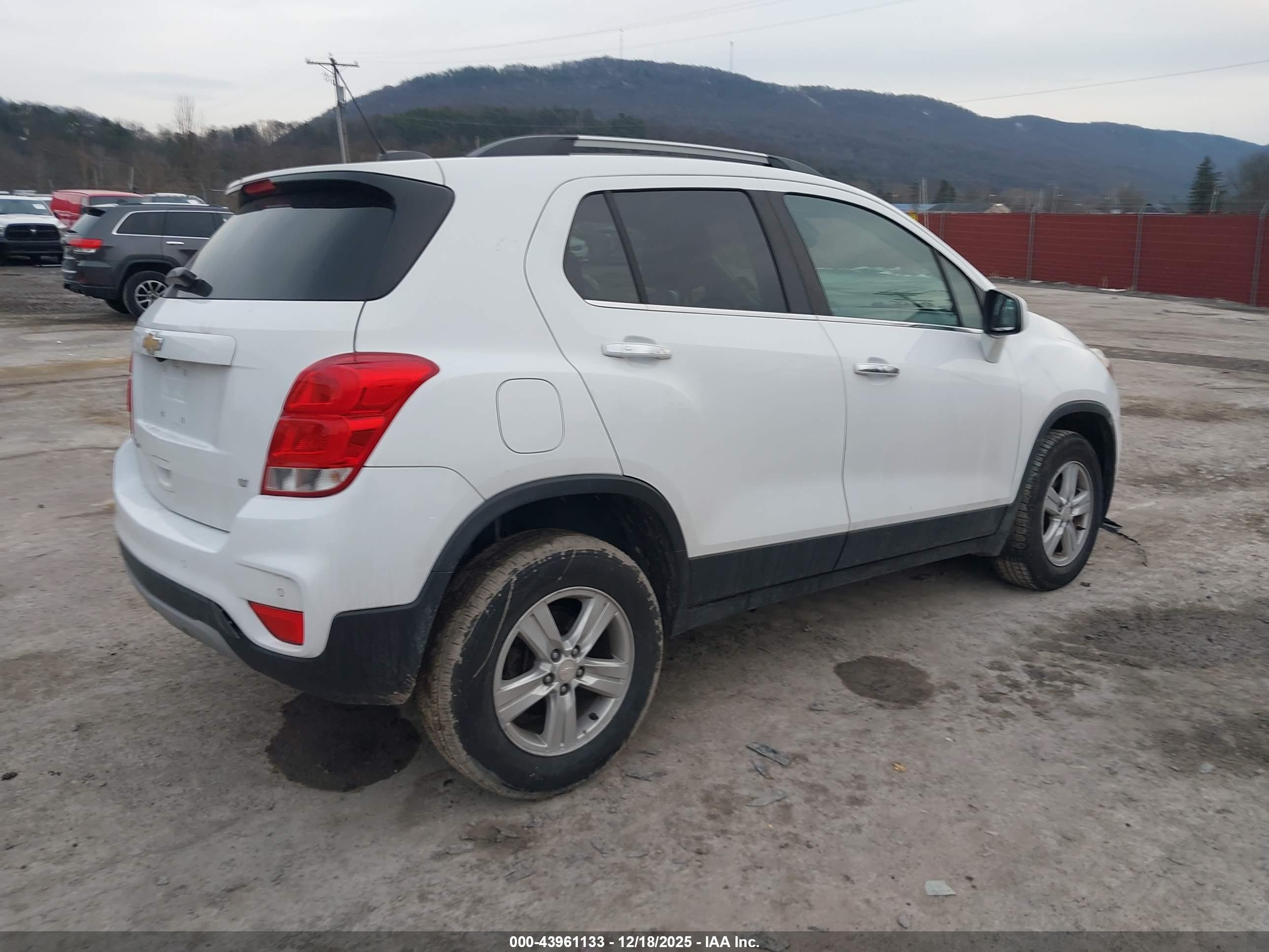 CHEVROLET TRAX image 4